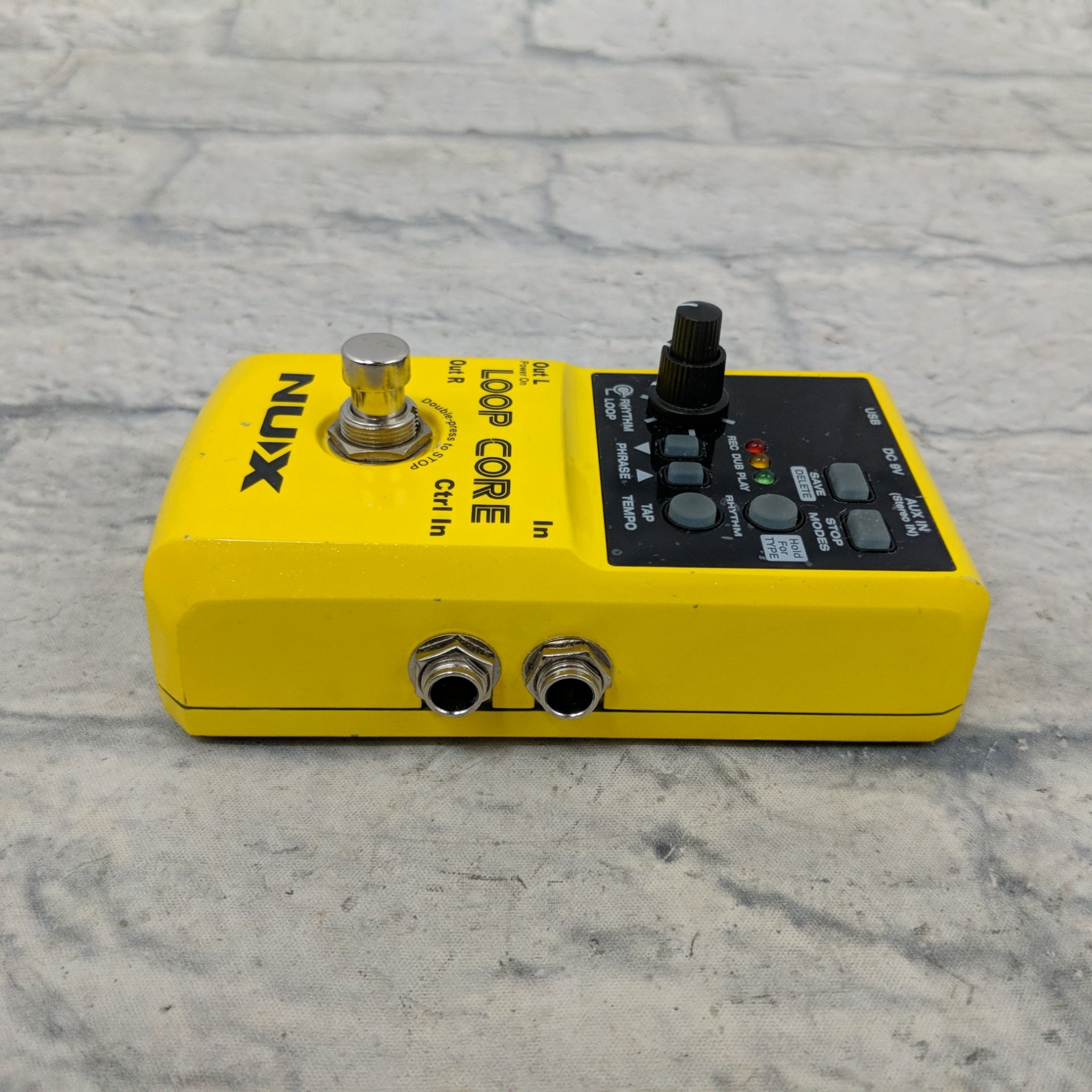 NUX Loop Core Stereo Guitar Effect Pedal 6H Recording + 40 Built-in Drum Patterns + Tap Tempo