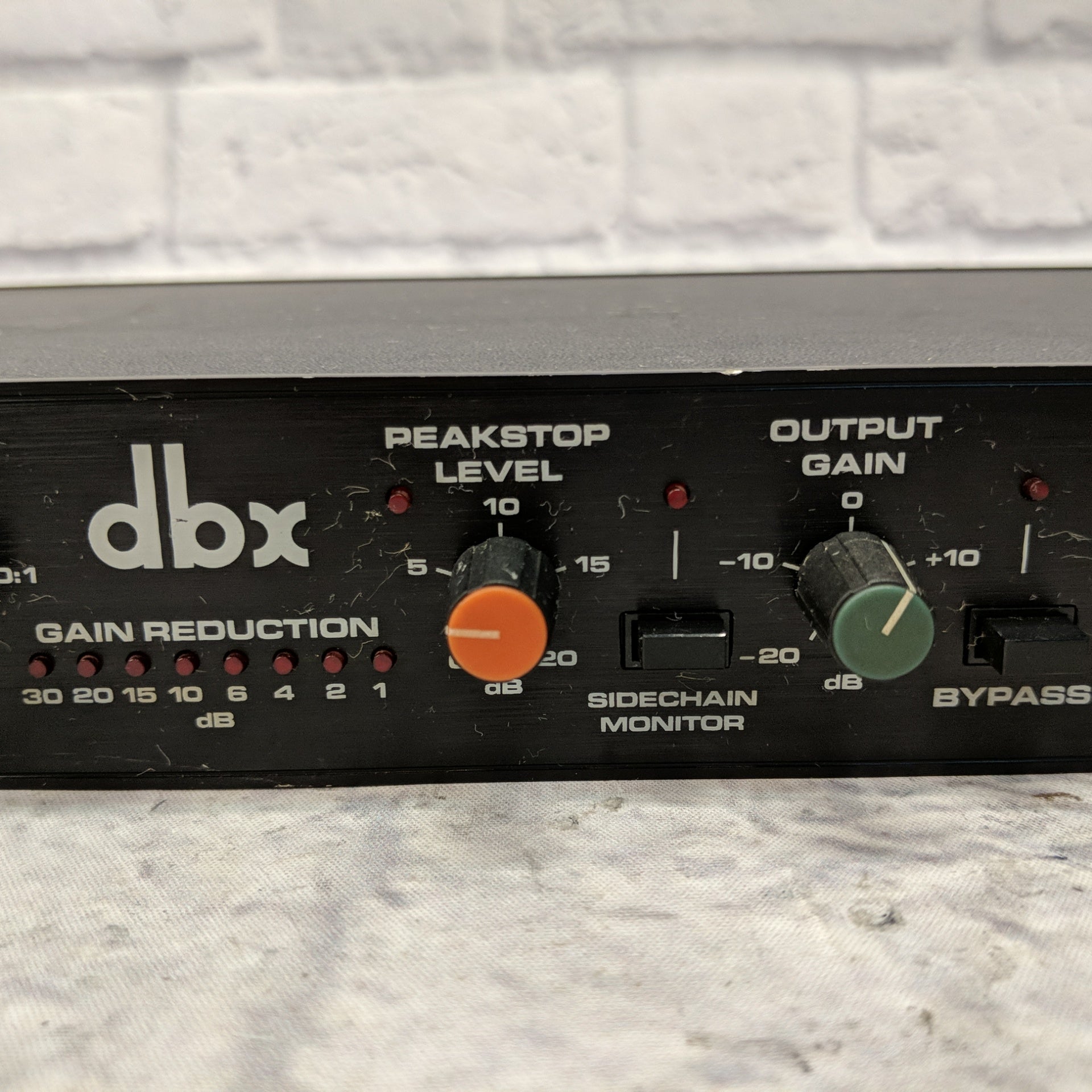 DBX 166 Comp/Gate/Limiter