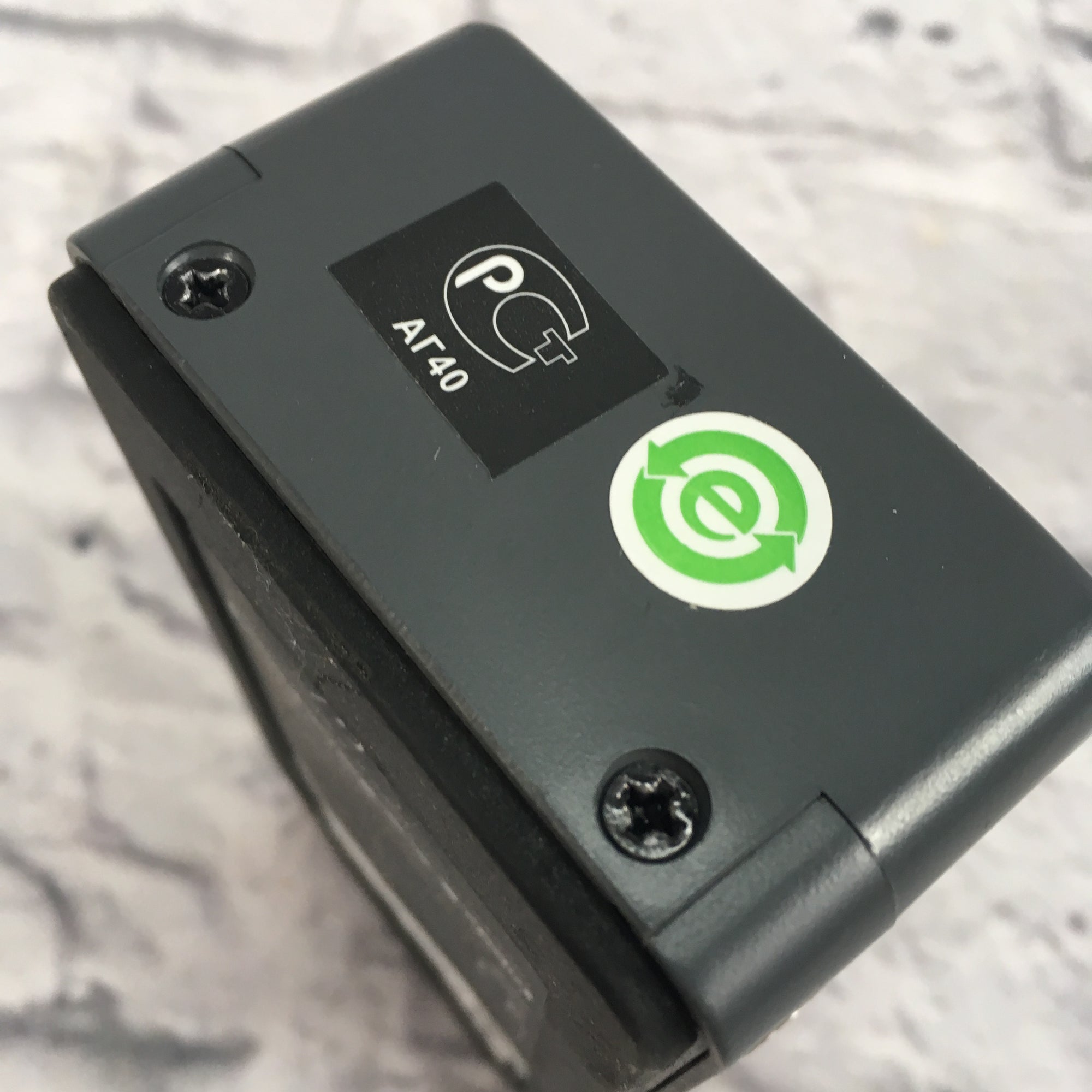 Behringer TU300 Chromatic Tuner Pedal