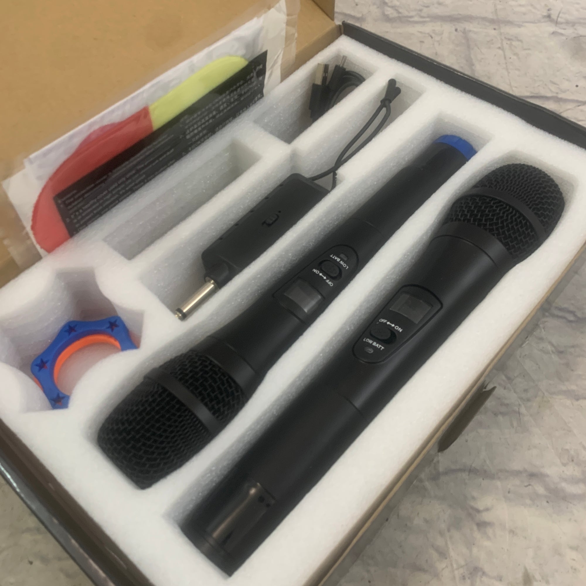 Unknown Wireless Mic system W/2 Mics