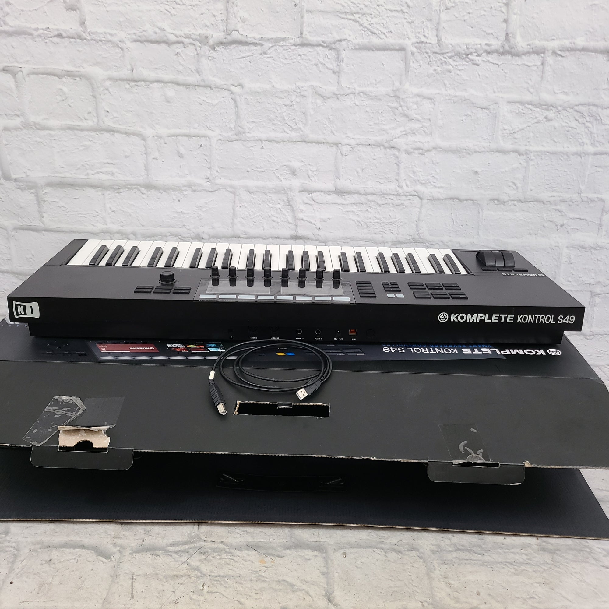 Komplete Kontrol S49 Midi Keyboard