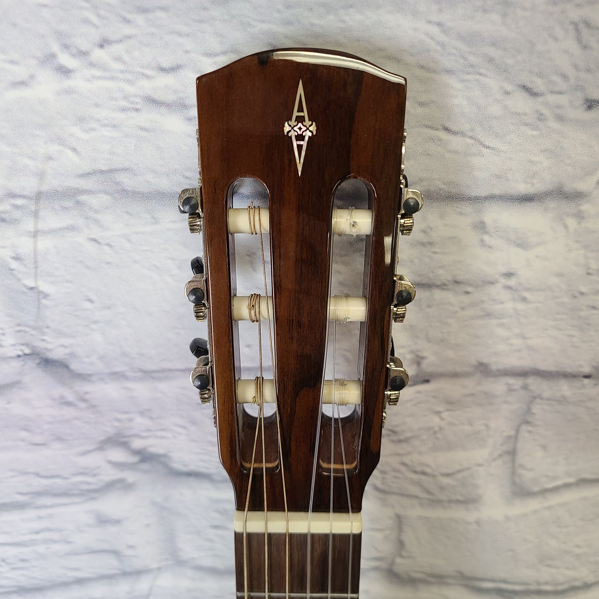 Alvarez CC7CE Classical Acoustic-Electric Guitar