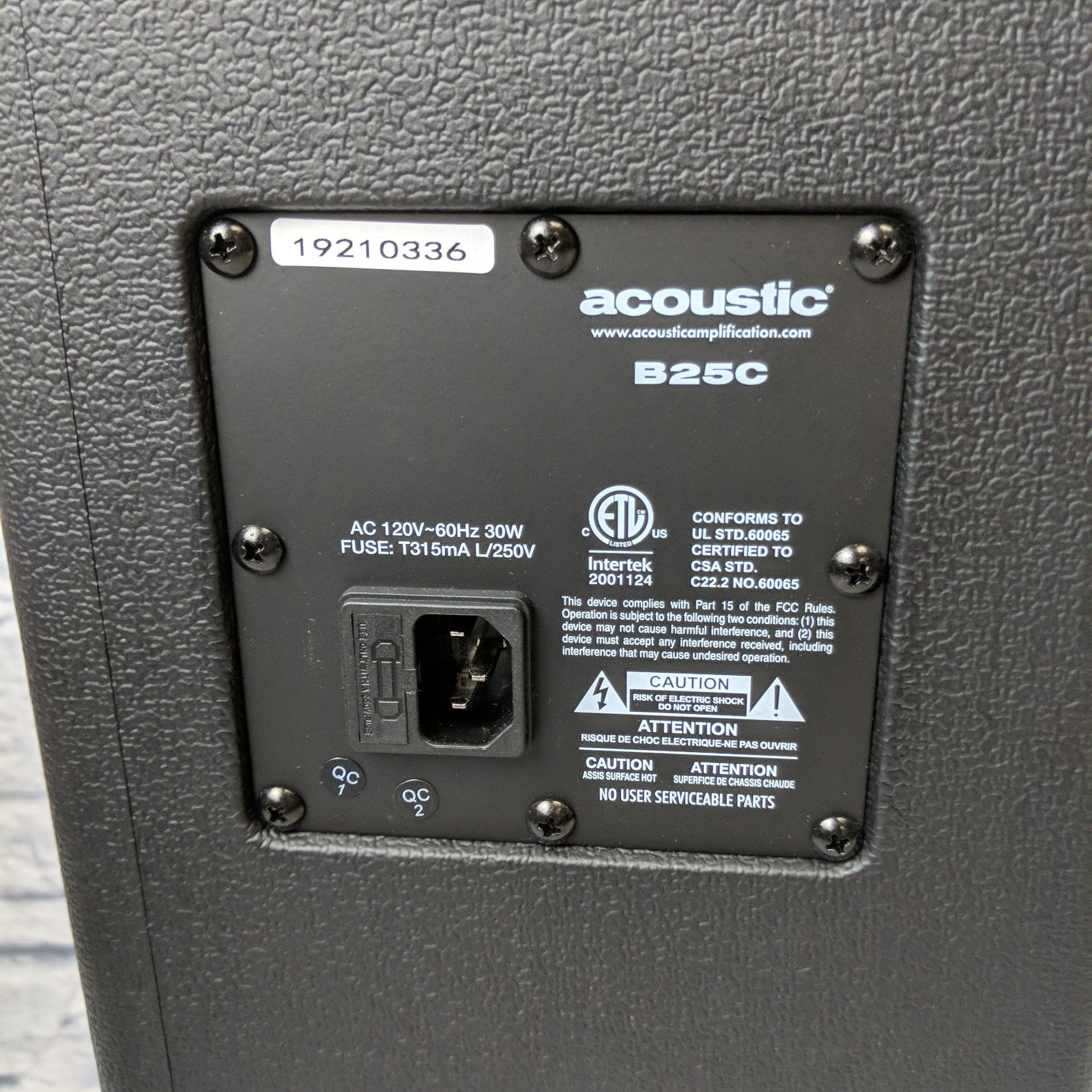 Acoustic B25C 1X8 25W Bass Combo with Tilt-Back Cab