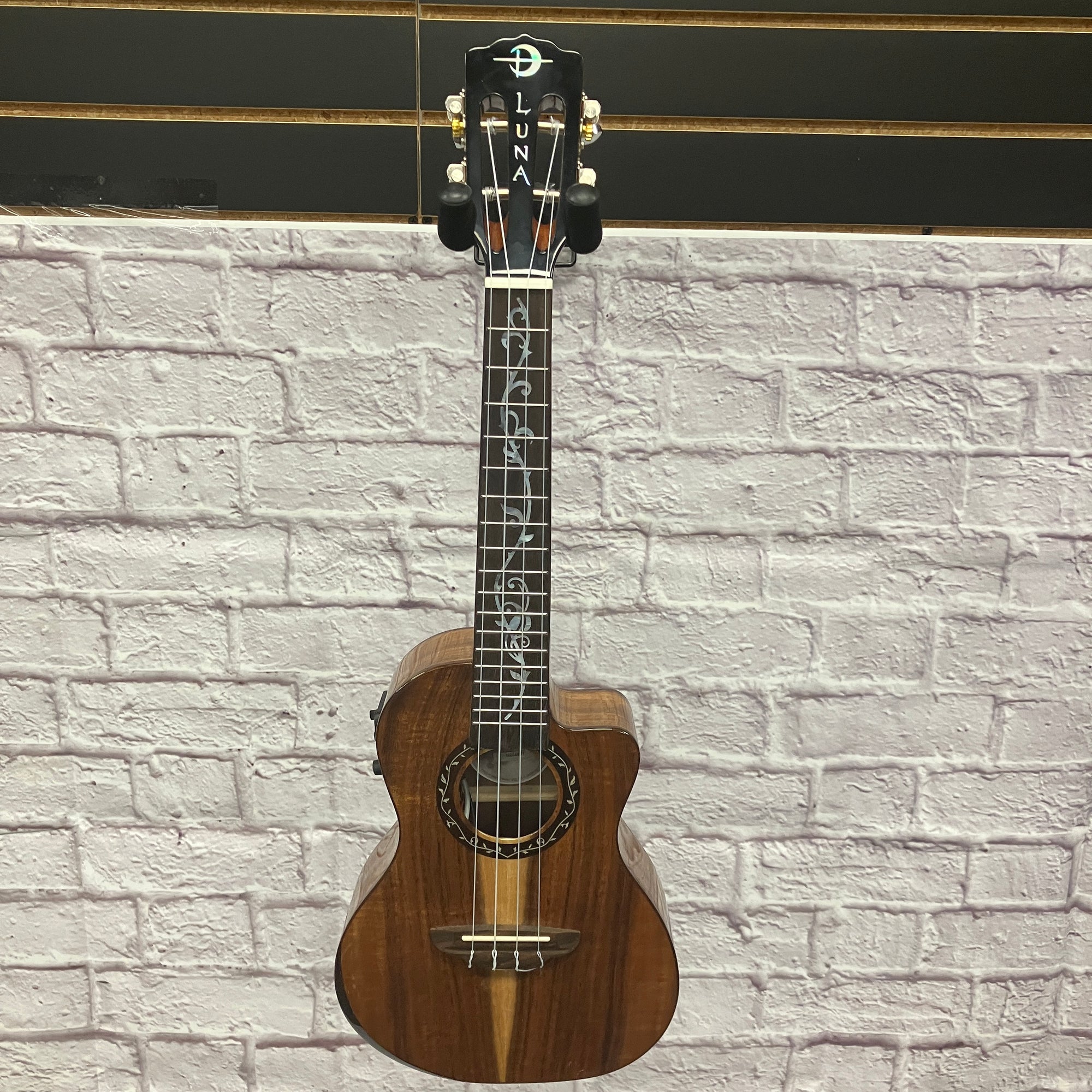 Luna Vinyeyard Koa C Ukulele