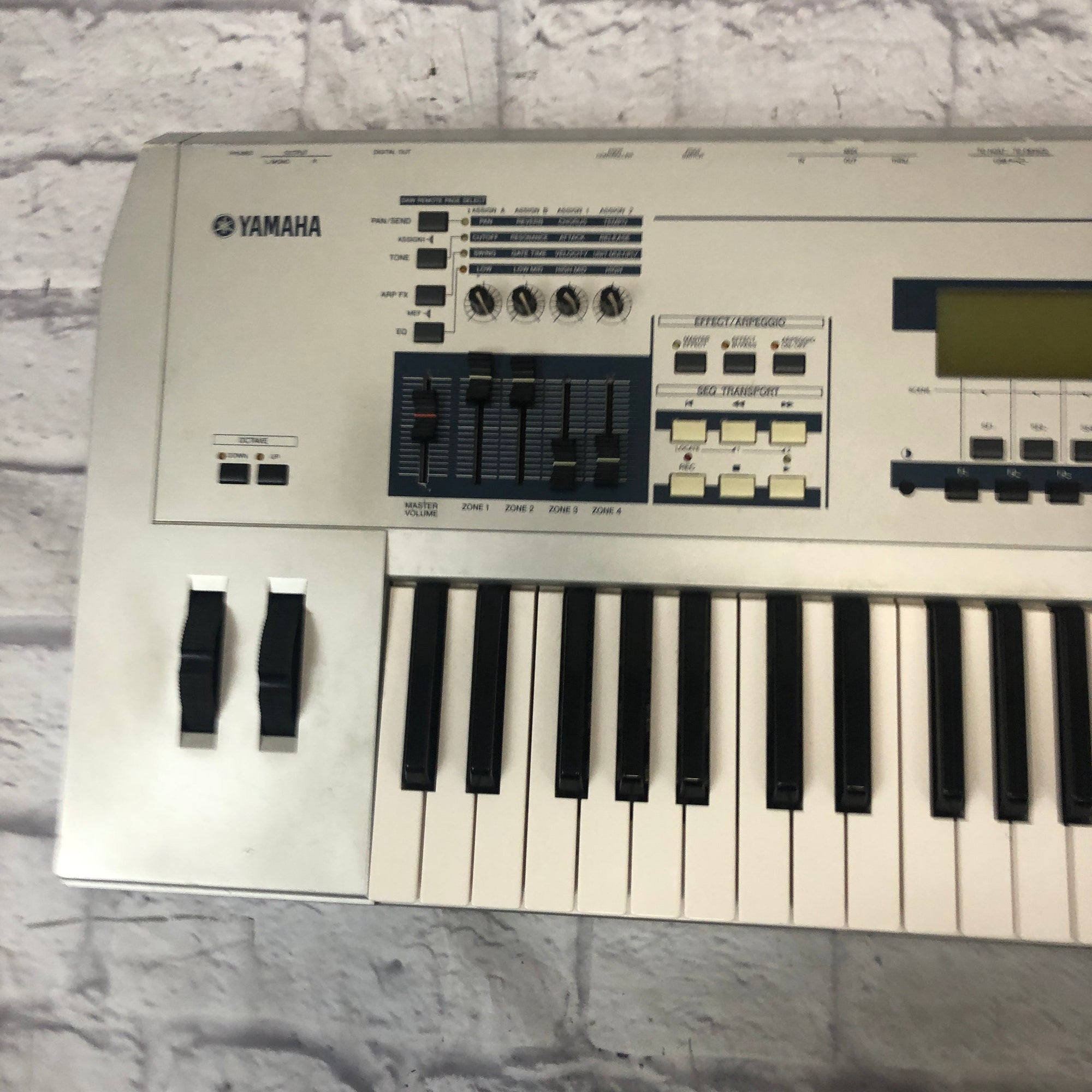 Yamaha MO6 61 Key Synthesizer Workstation - Evolution Music