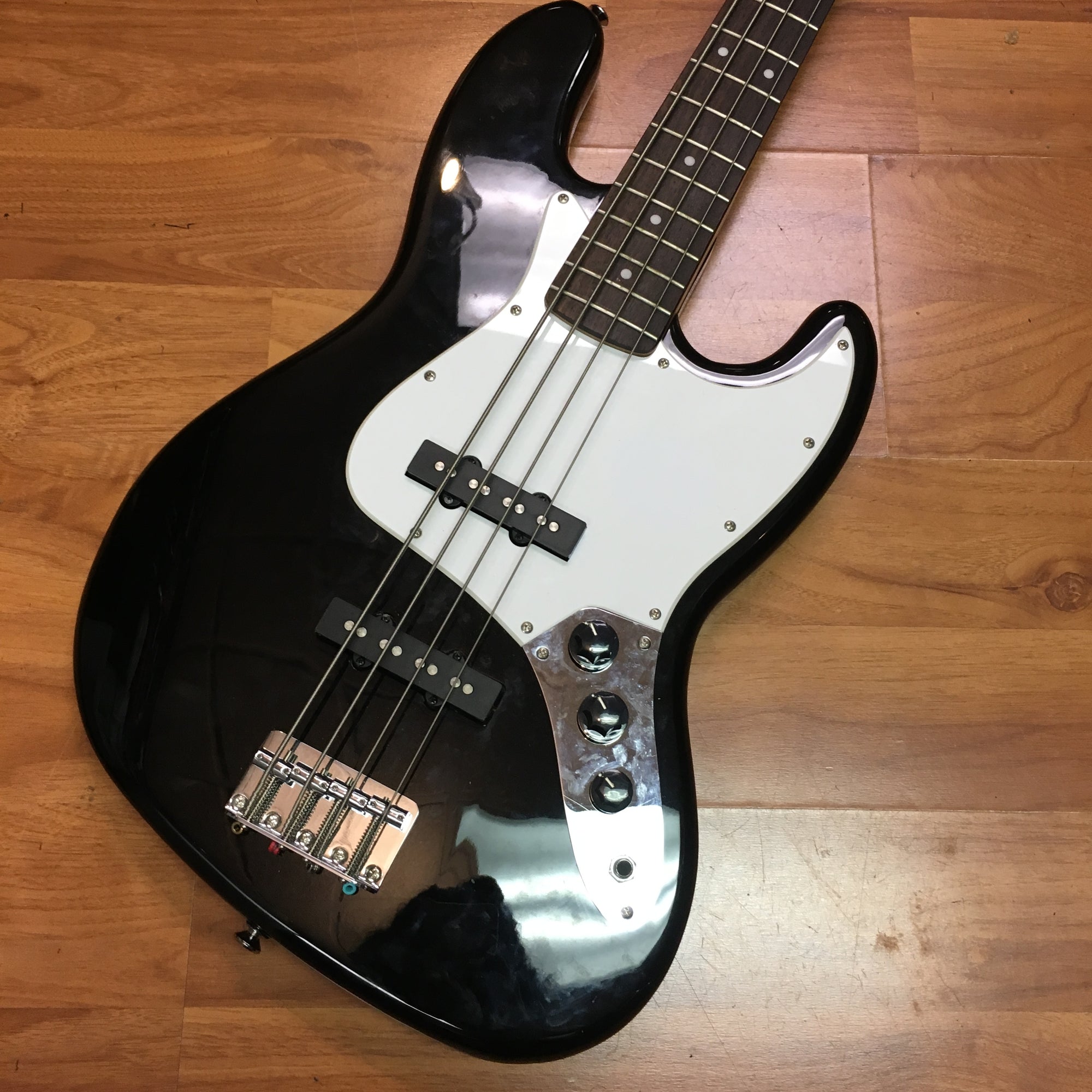 Squier Affinity J 4 String Bass Guitar