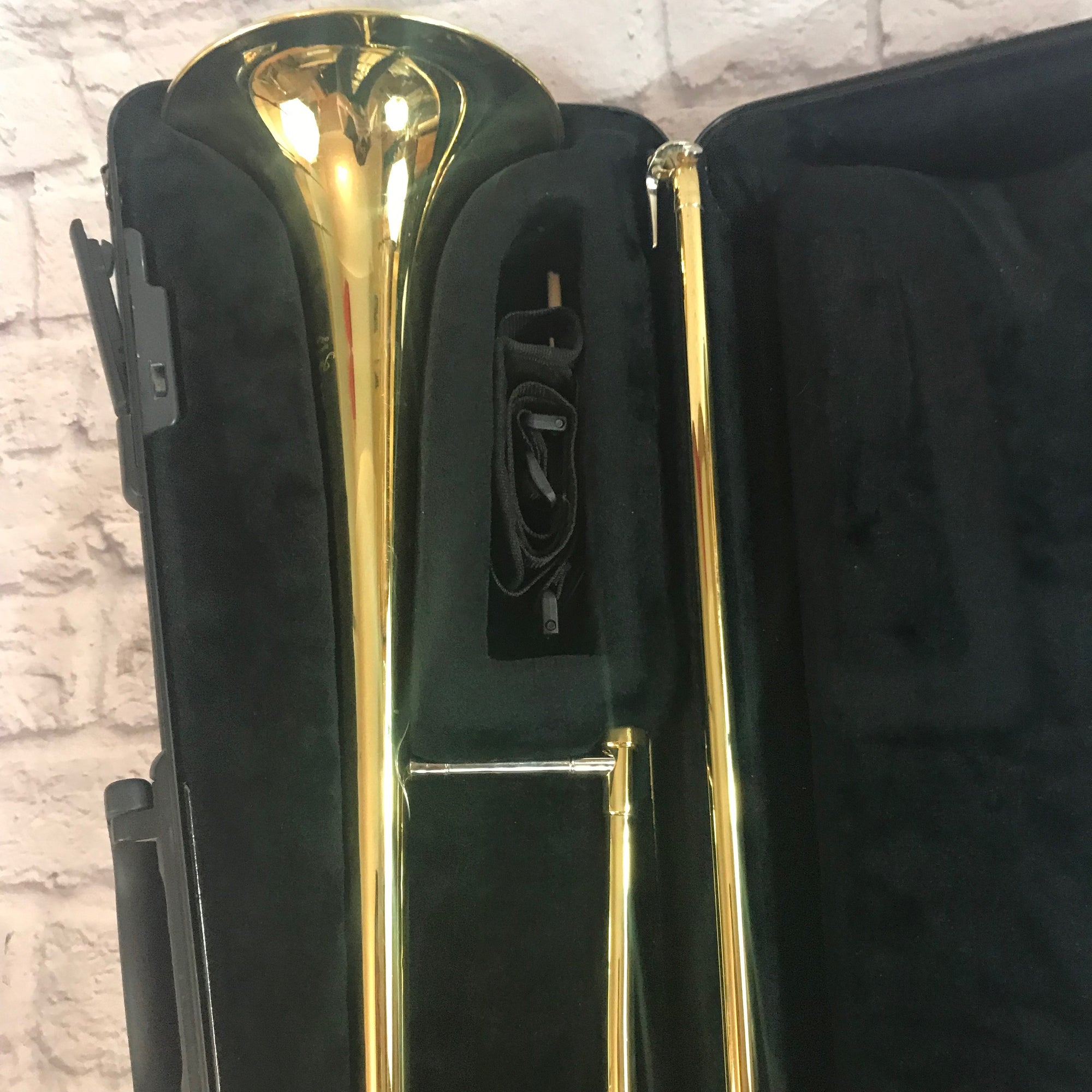 Yamaha YSL200AD Student Trombone Outfit w Case and Mouthpiece