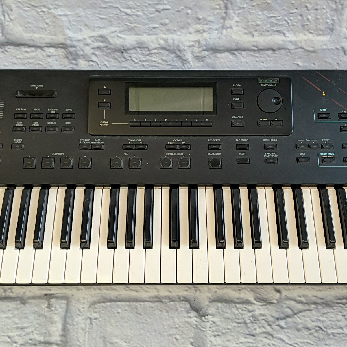 Korg i2 Synthesizer 61-Key Music Workstation