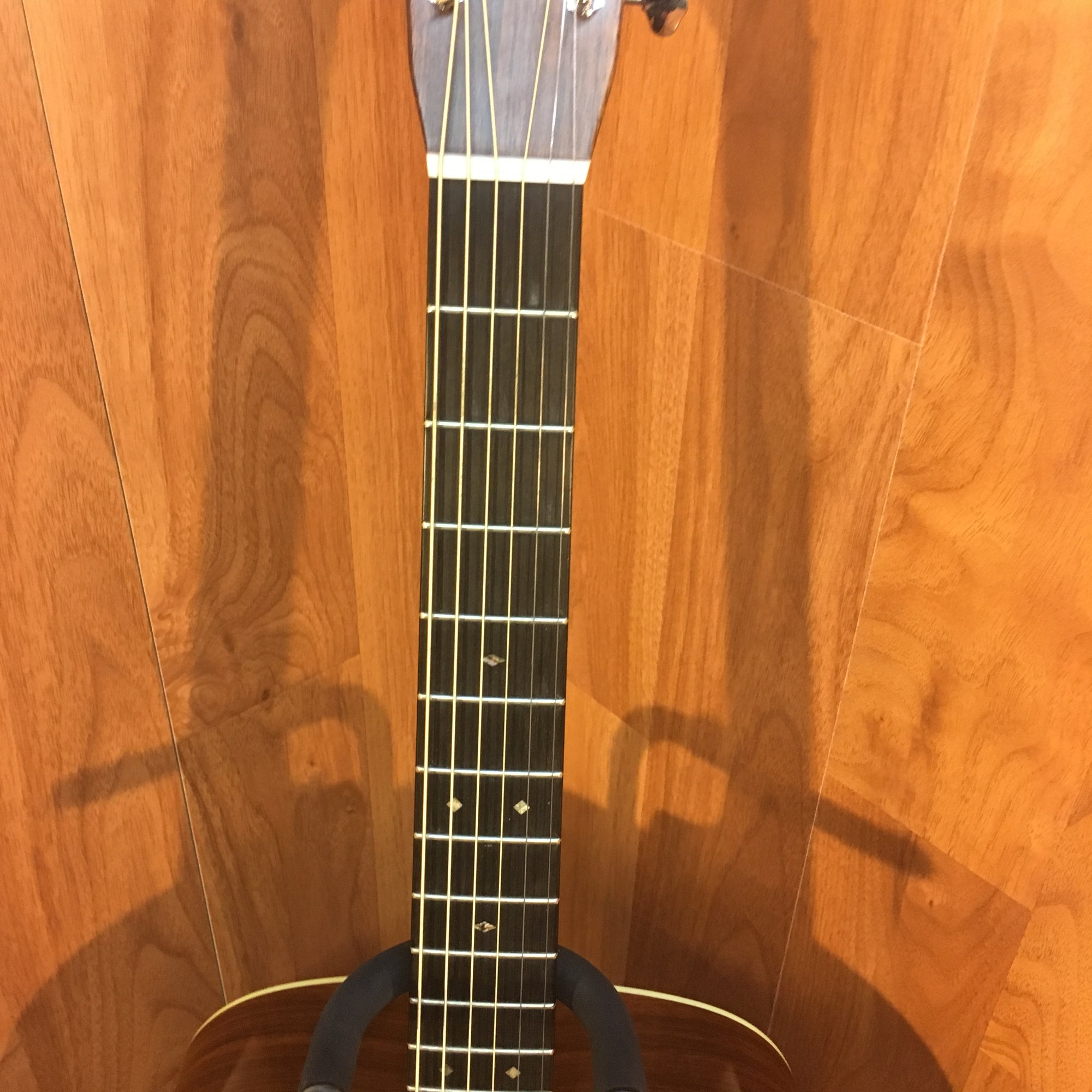 Martin HD28VR Natural Finish Acoustic Guitar w Hard Case