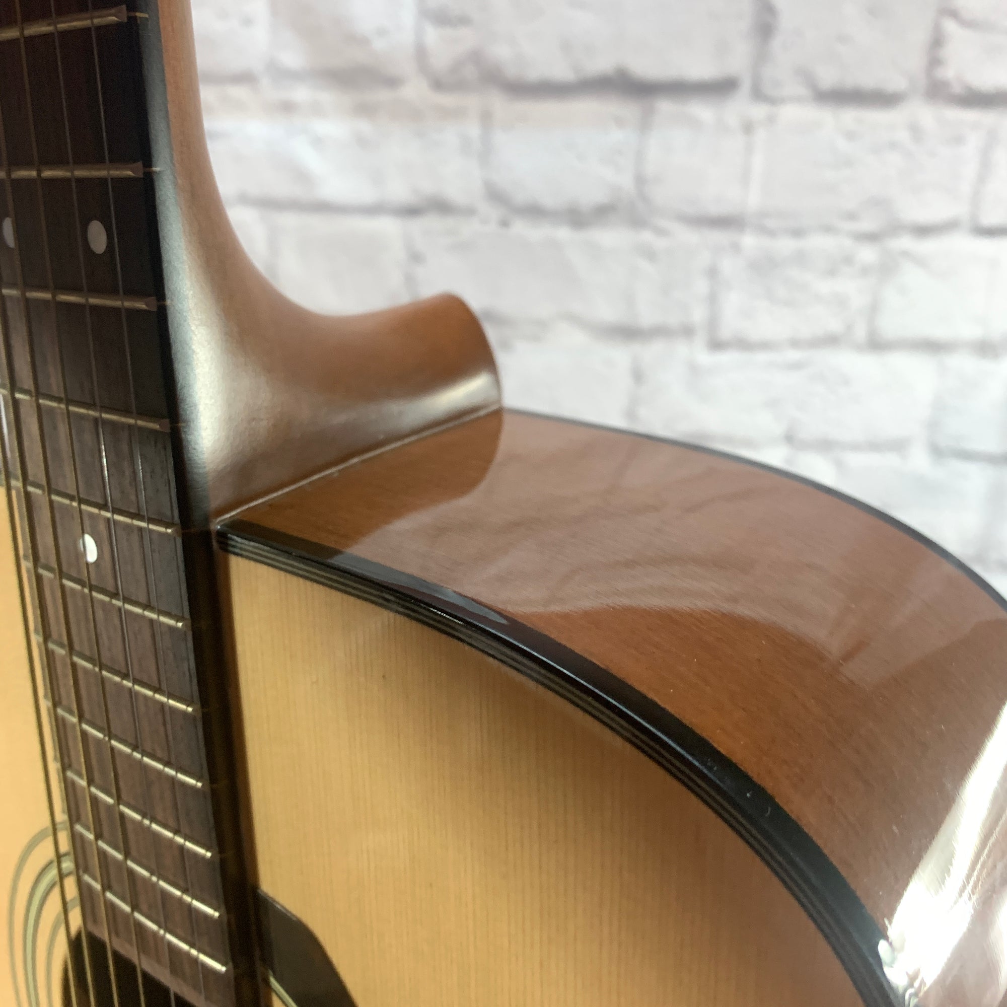 Yamaha F335 Dreadnaught Acoustic Guitar