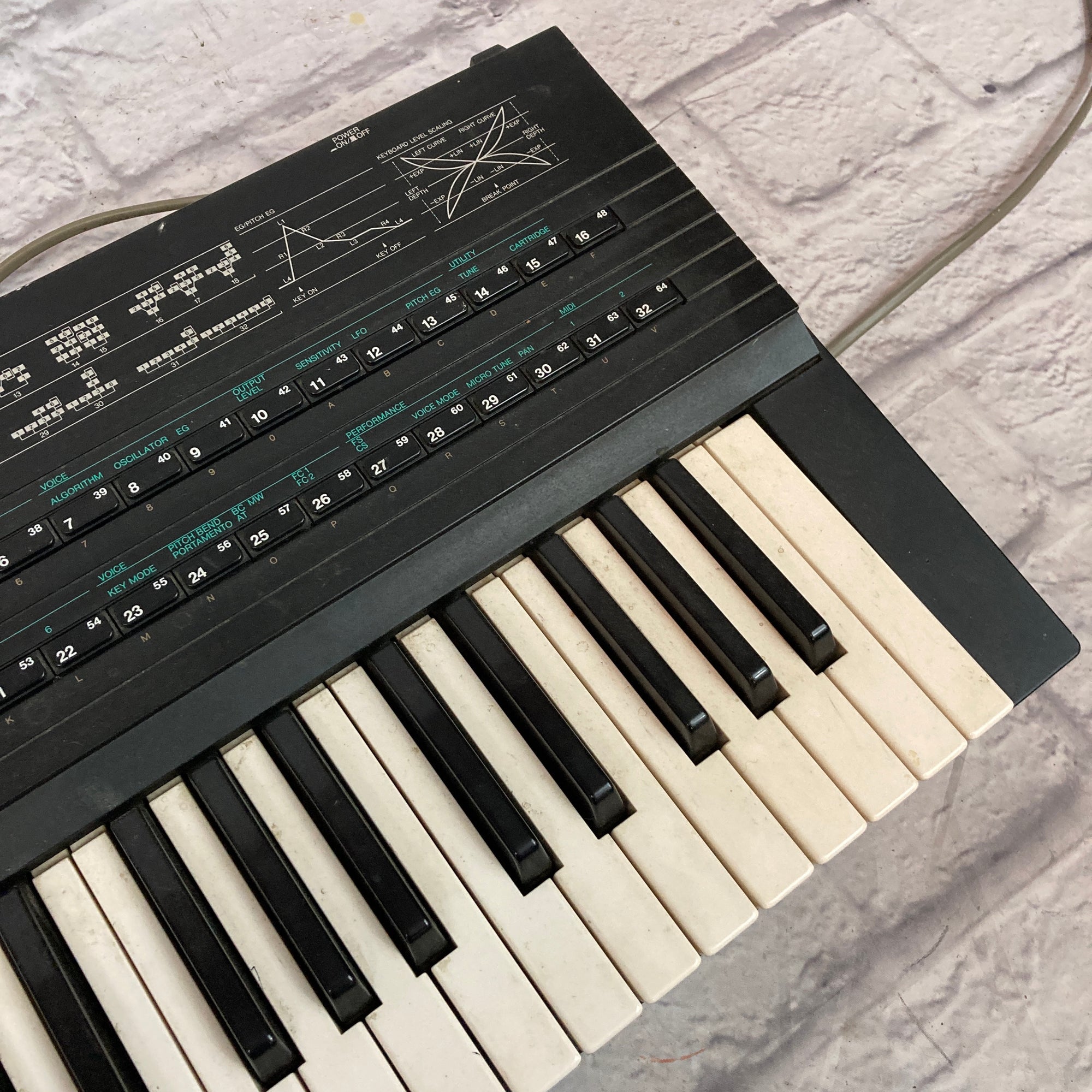 Yamaha DX7 Digital Synth