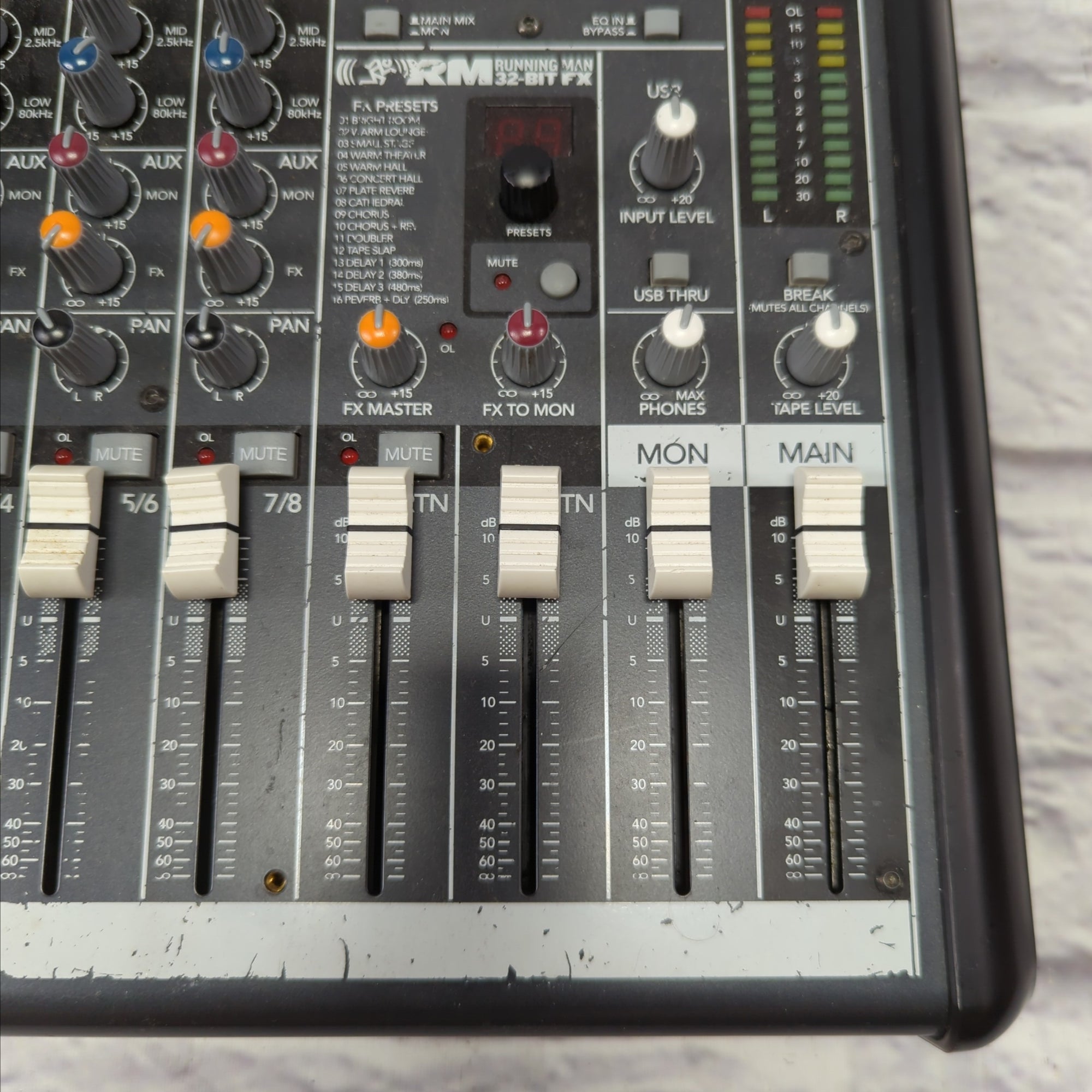 Mackie ProFX 8 Mixer with Effects