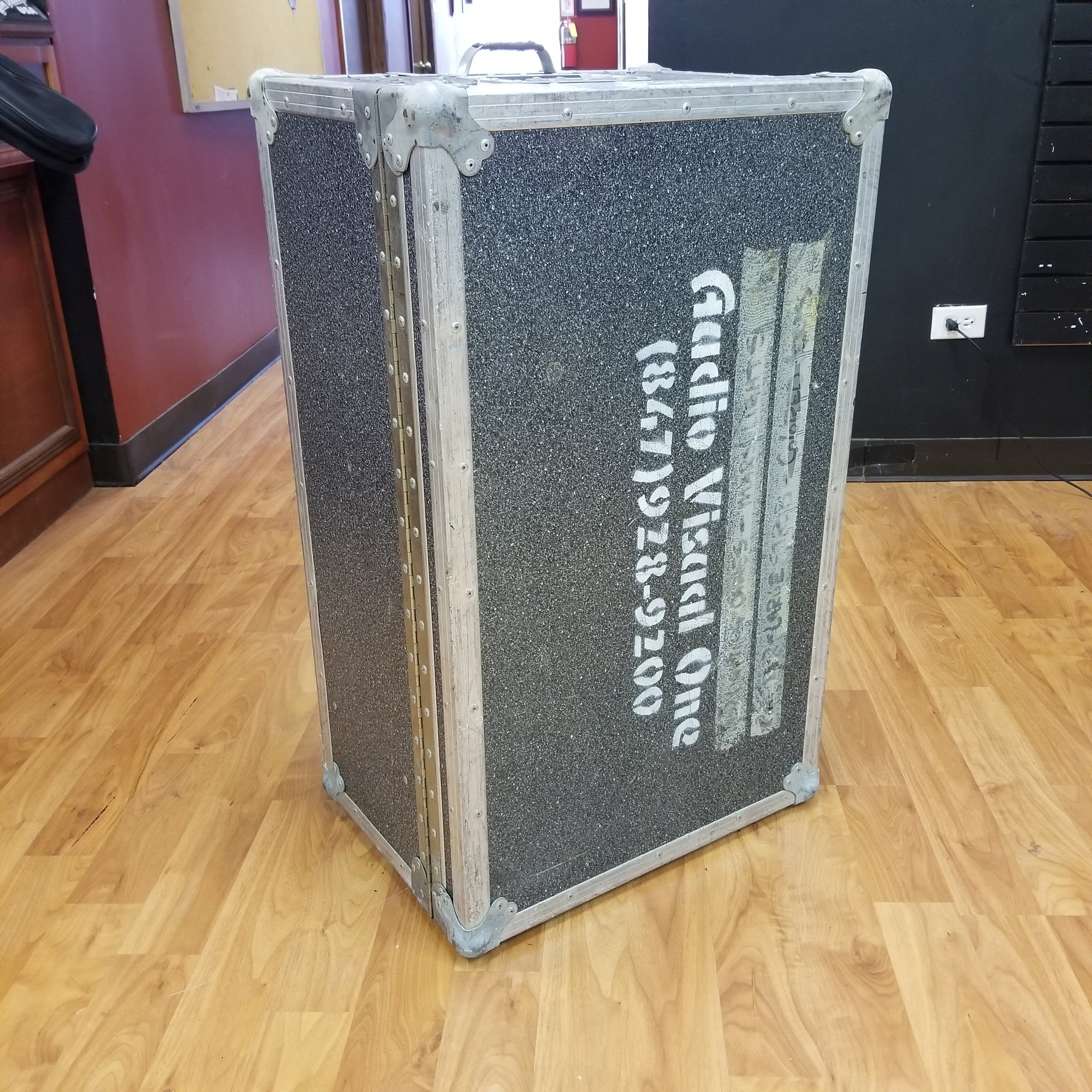 Unknown Road Case w Wheels