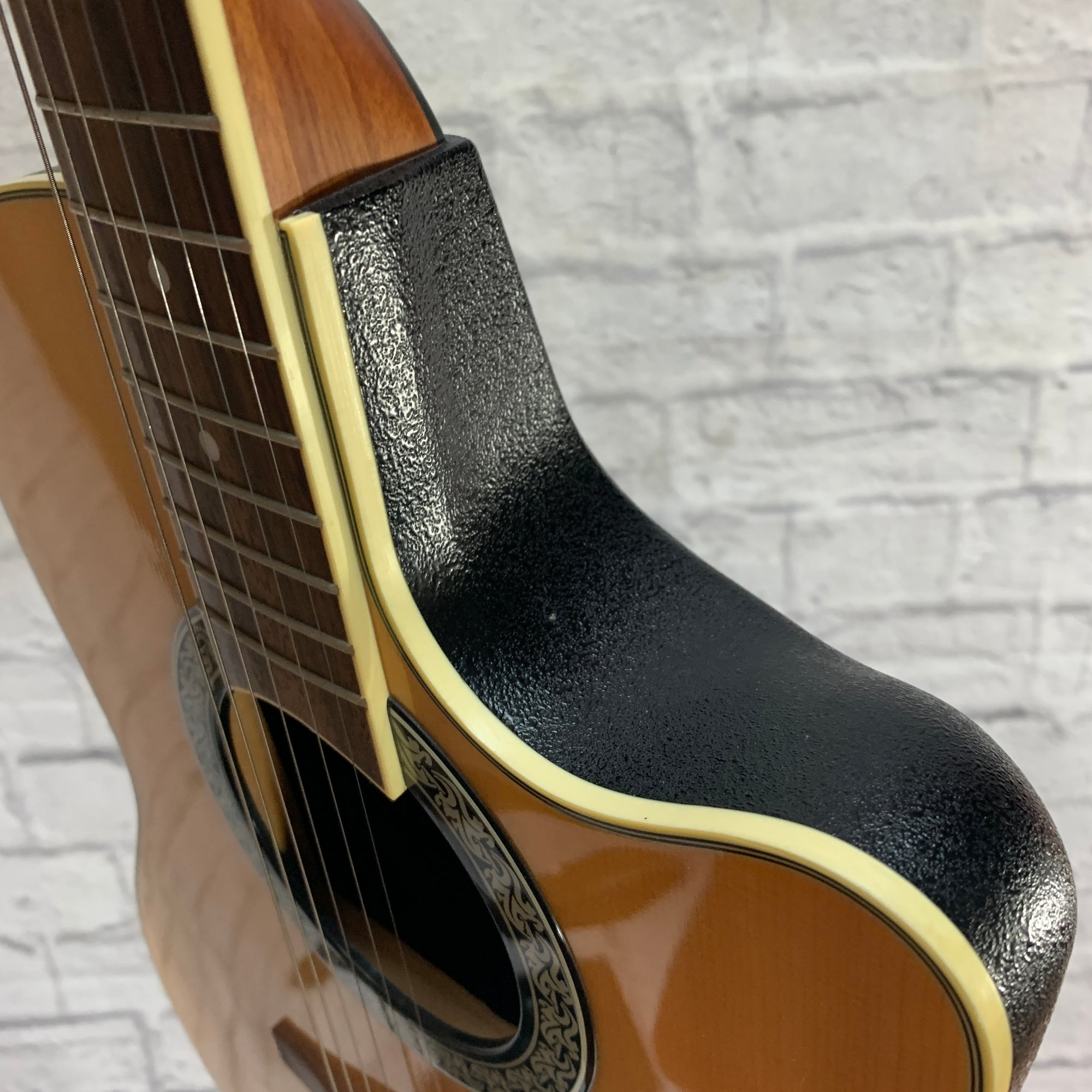 Ovation Celebrity CC 057 Acoustic Electric Guitar