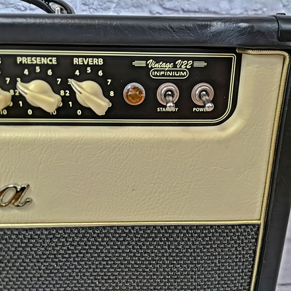 Bugera V22 Infinium 22 Watt Vintage 2-Channel Tube Combo 2x12 Guitar Amplifier Amp