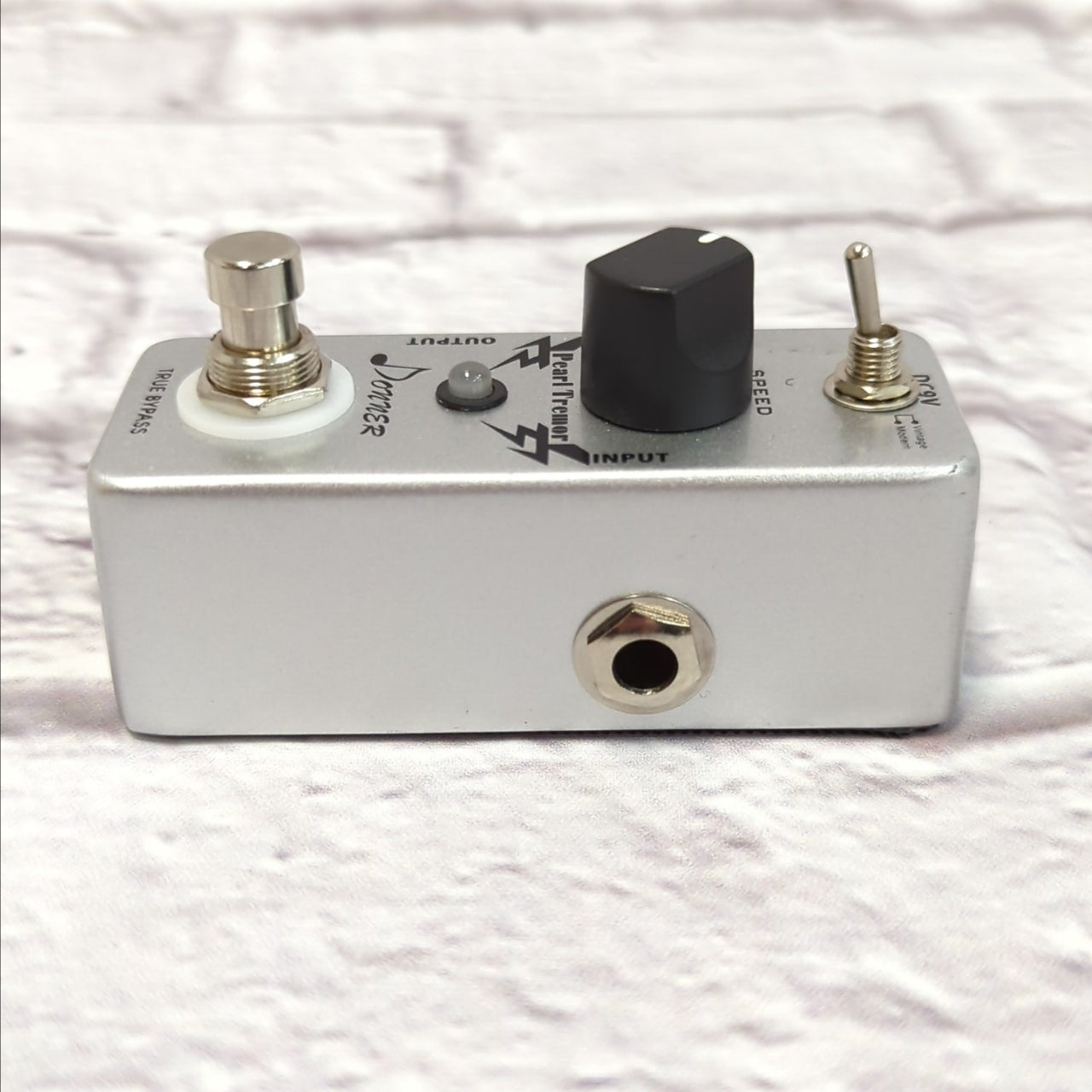 Donner Pearl Tremor Modulation Pedal