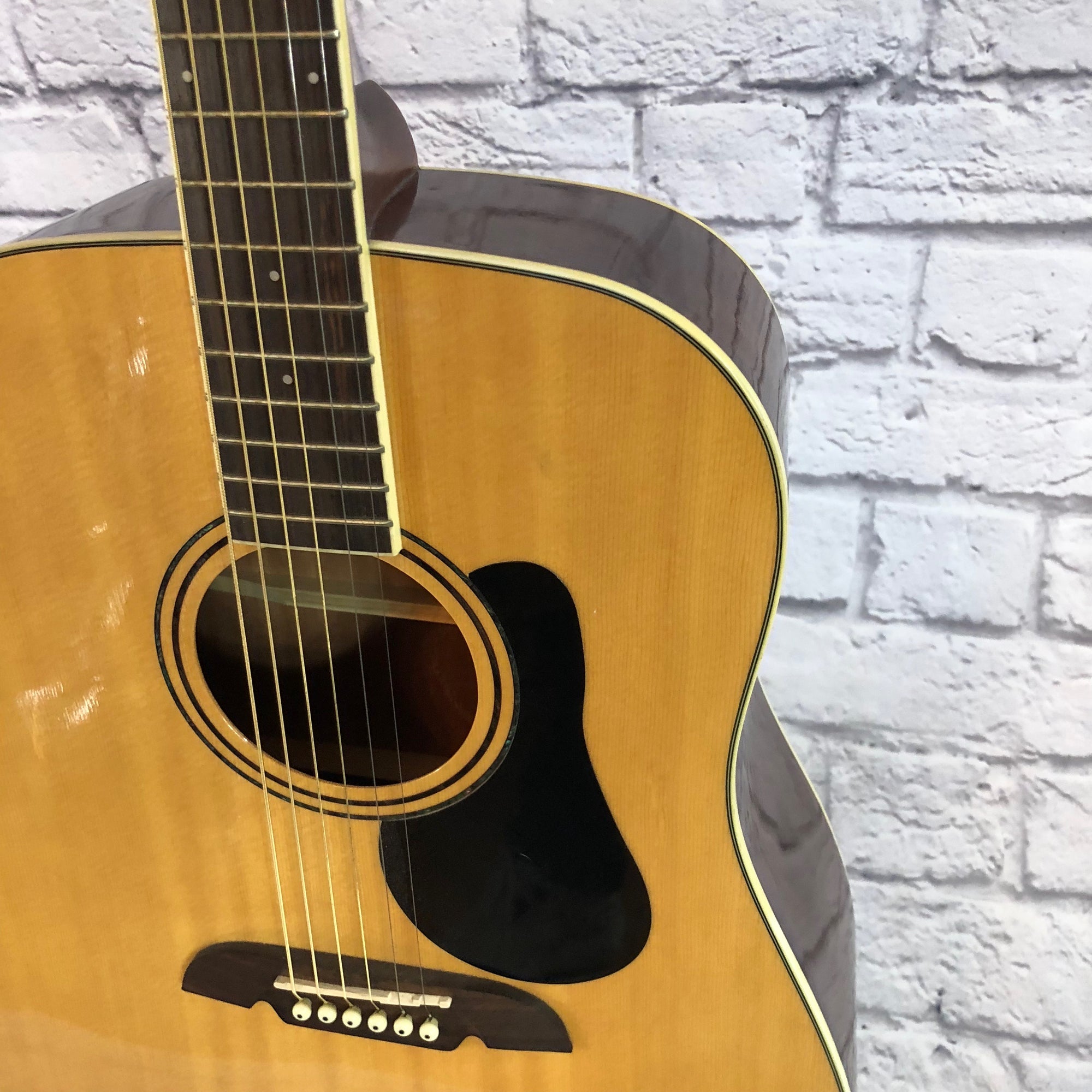 Alvarez RD26 Acoustic Guitar Natural with Gig Bag