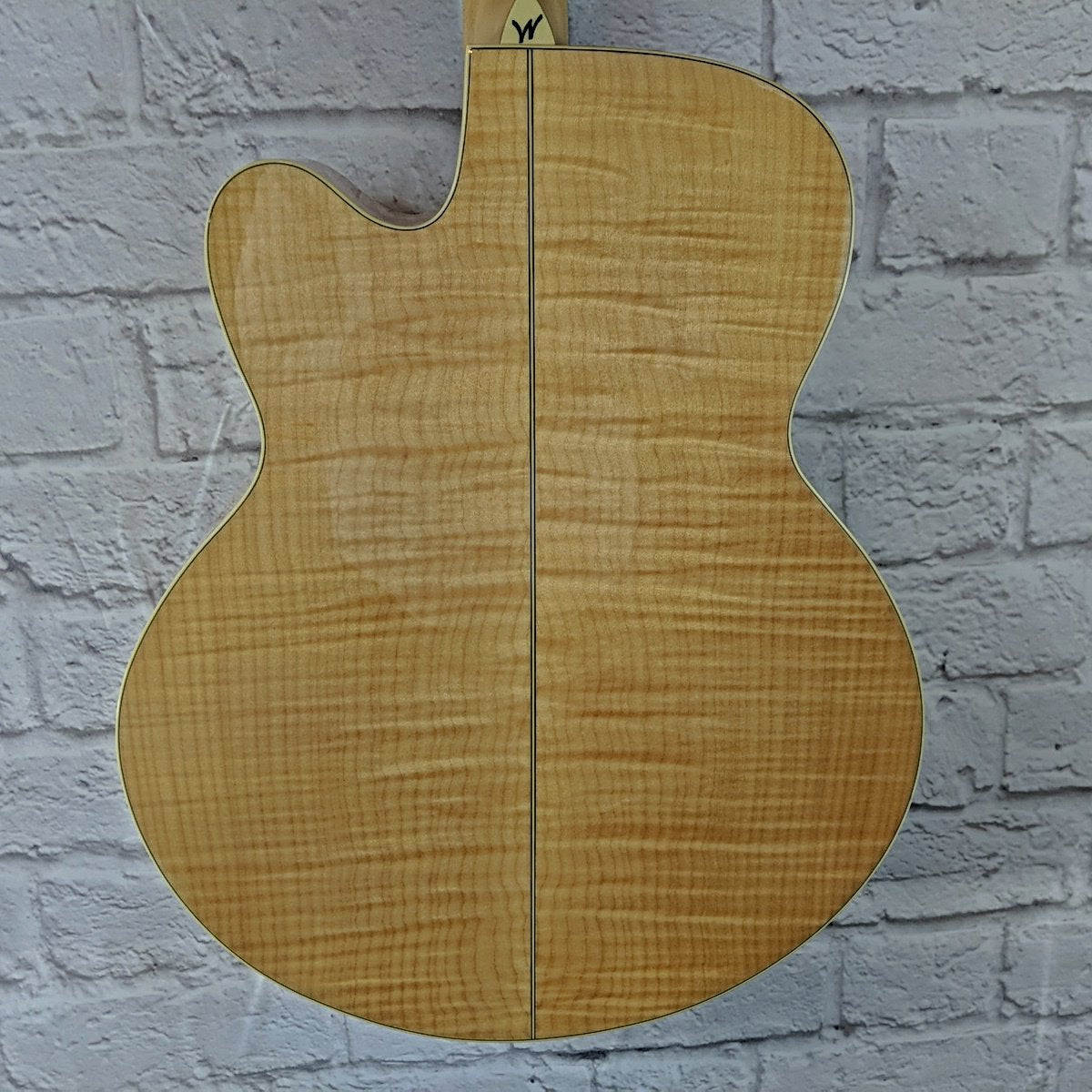 Washburn WJ40SCE Jumbo Acoustic Guitar With Hardshell Case