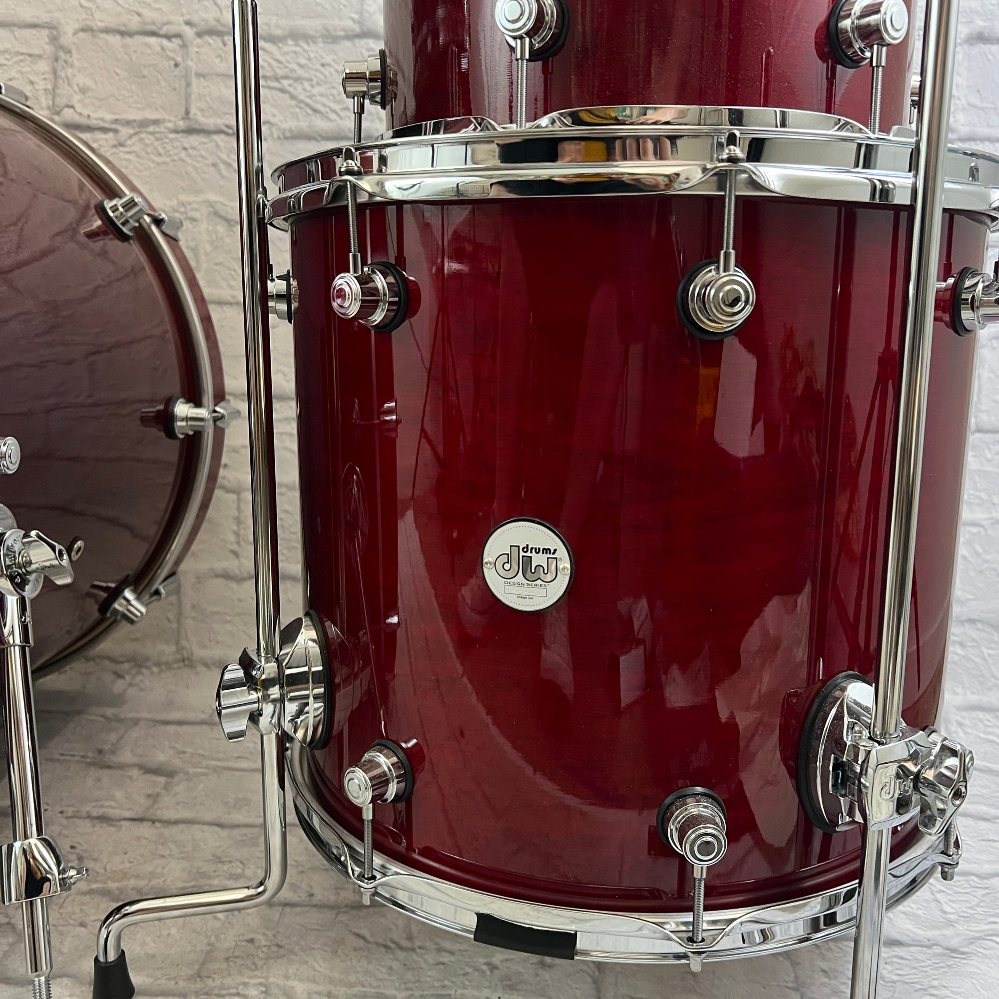DW Design Series Drum Kit - Cherry Stain 8x10 / 9x12 / 14x16 / 18x22 / Matching 5.5x14 Snare