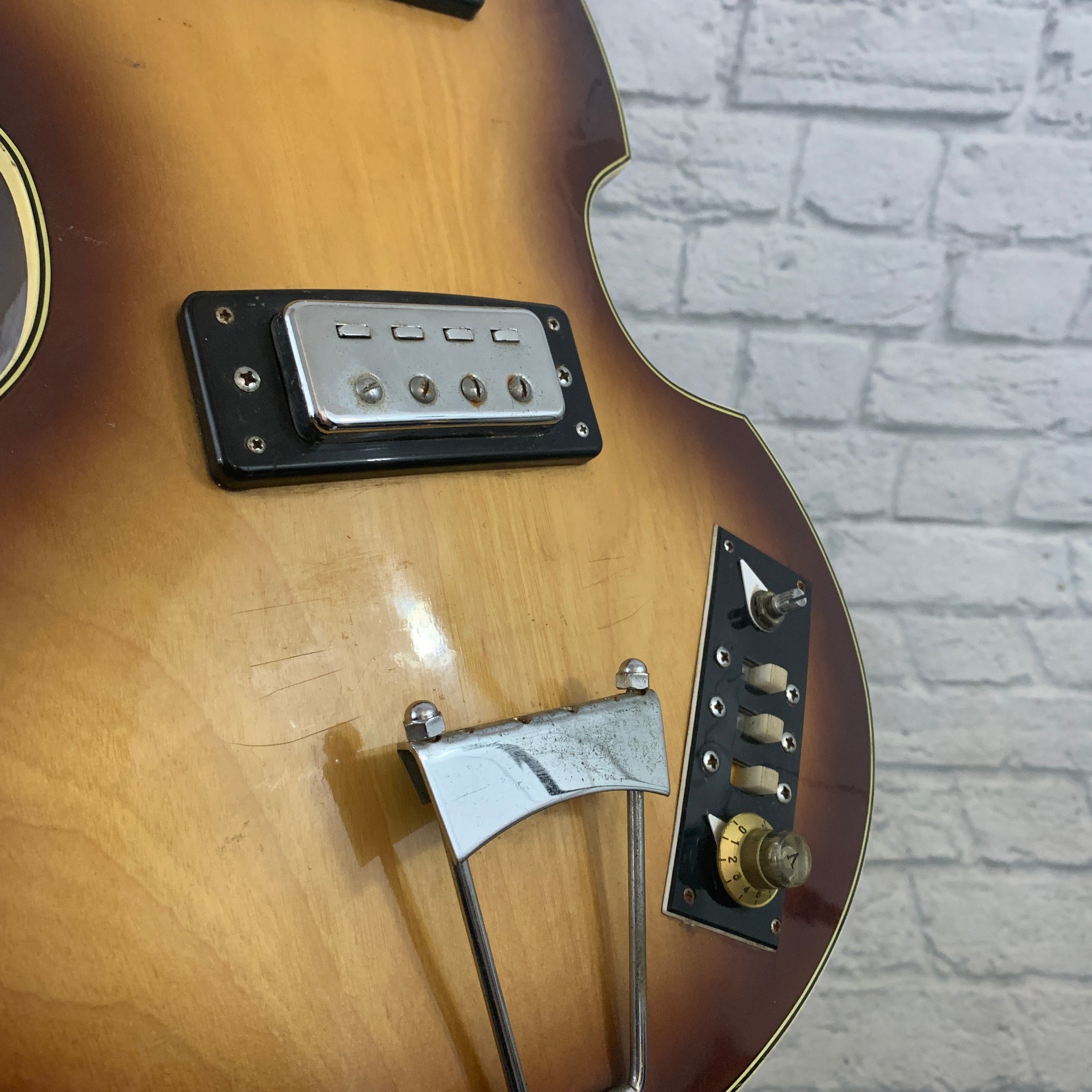 Teisco / Kimberly / Matsumoku MIJ Hollowbody Violin Bass Guitar (1960s, Sunburst) Body