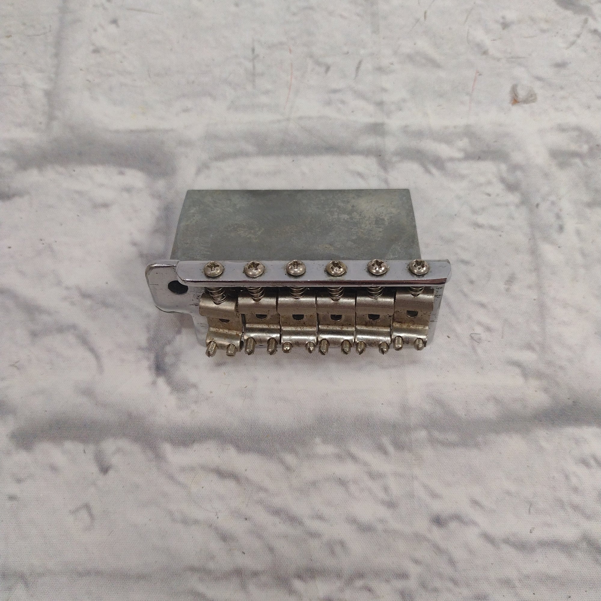 Unknown Stratocaster Tremolo Bridge with Saddles