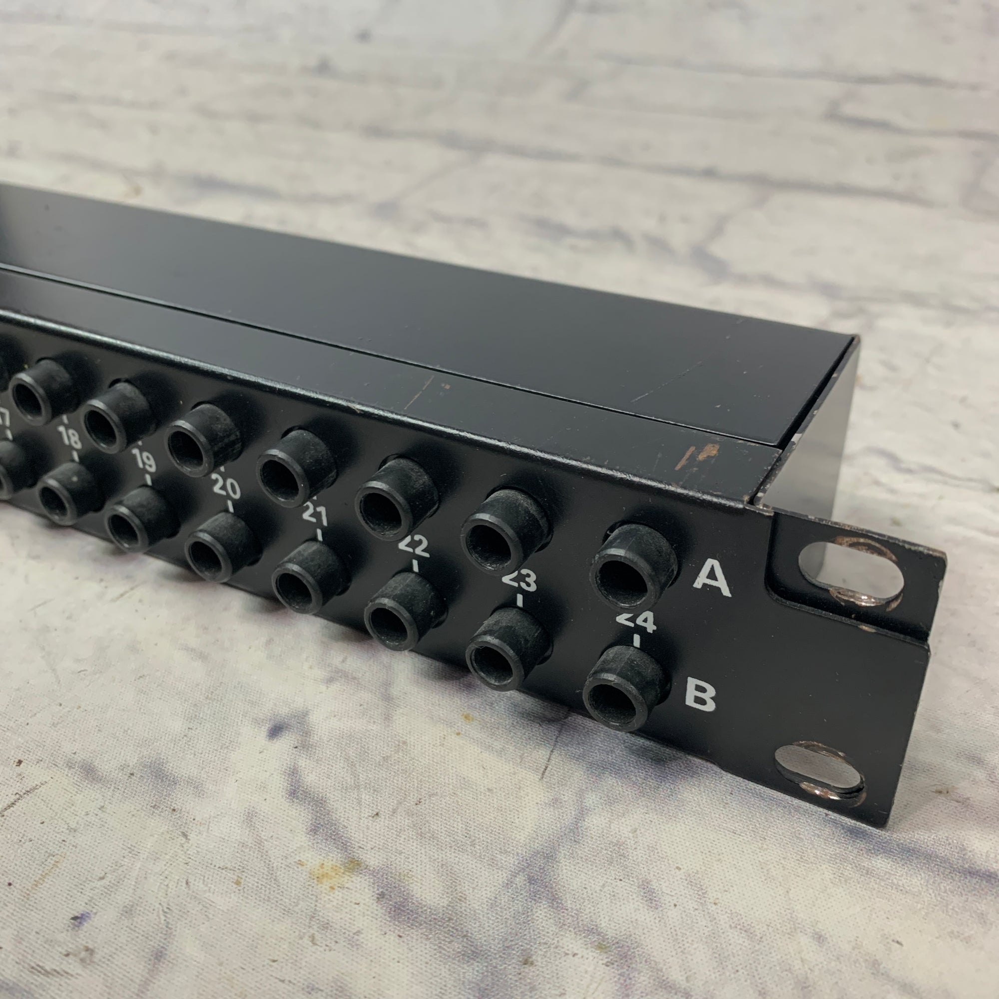 Neutrik 24 Rack Patchbay w/ cables