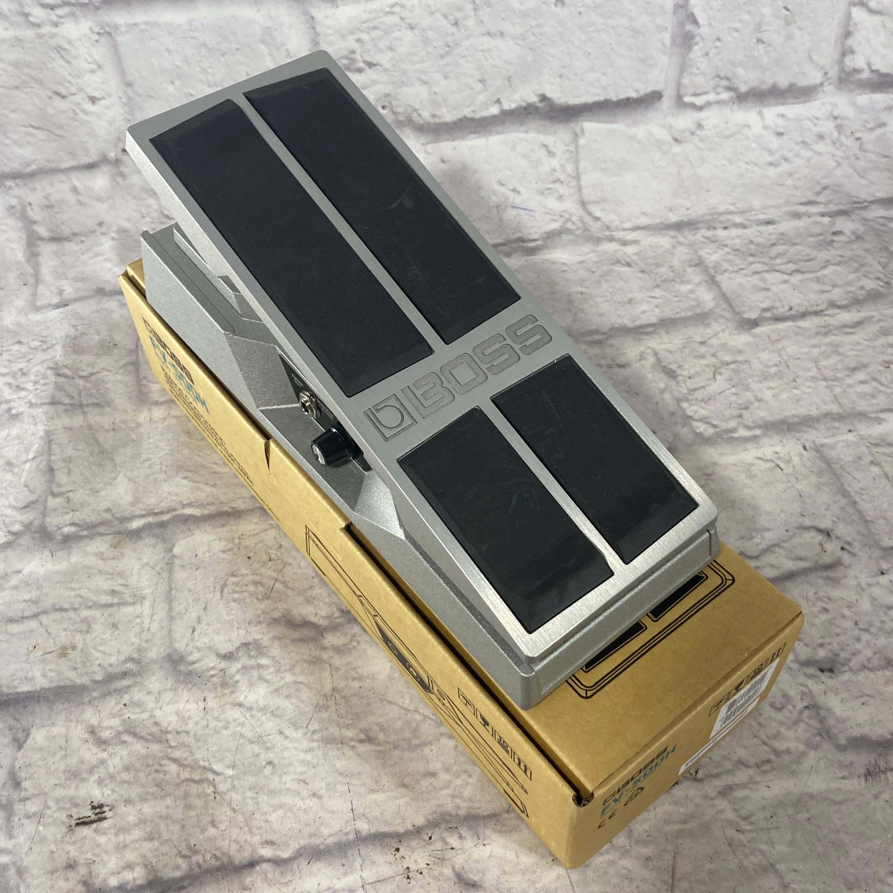 【10501】 BOSS FV-500L Boss FV-500L Stereo Volume Pedal – Alto Music
