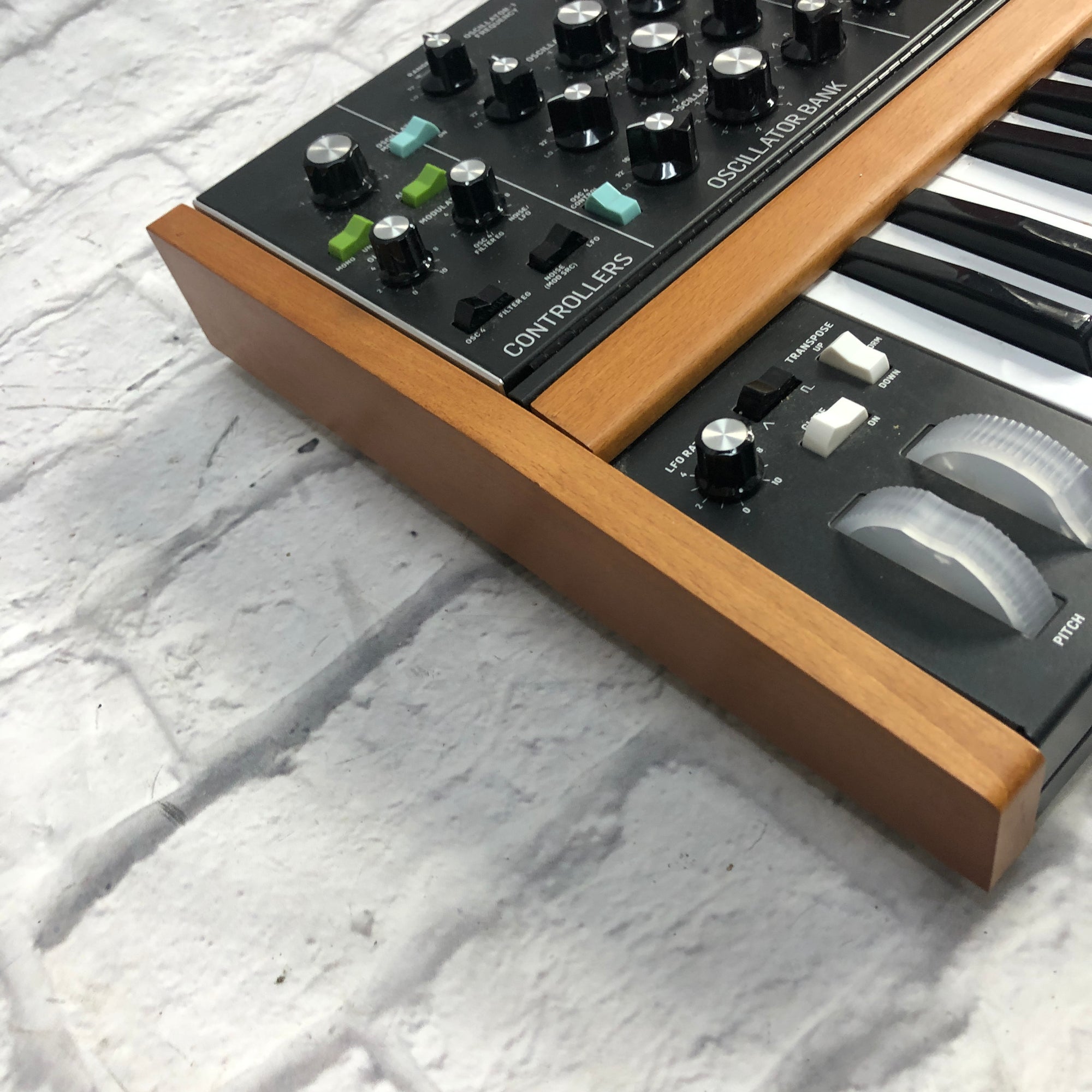 Behringer Poly D 4 Voice Polyphonic Synth