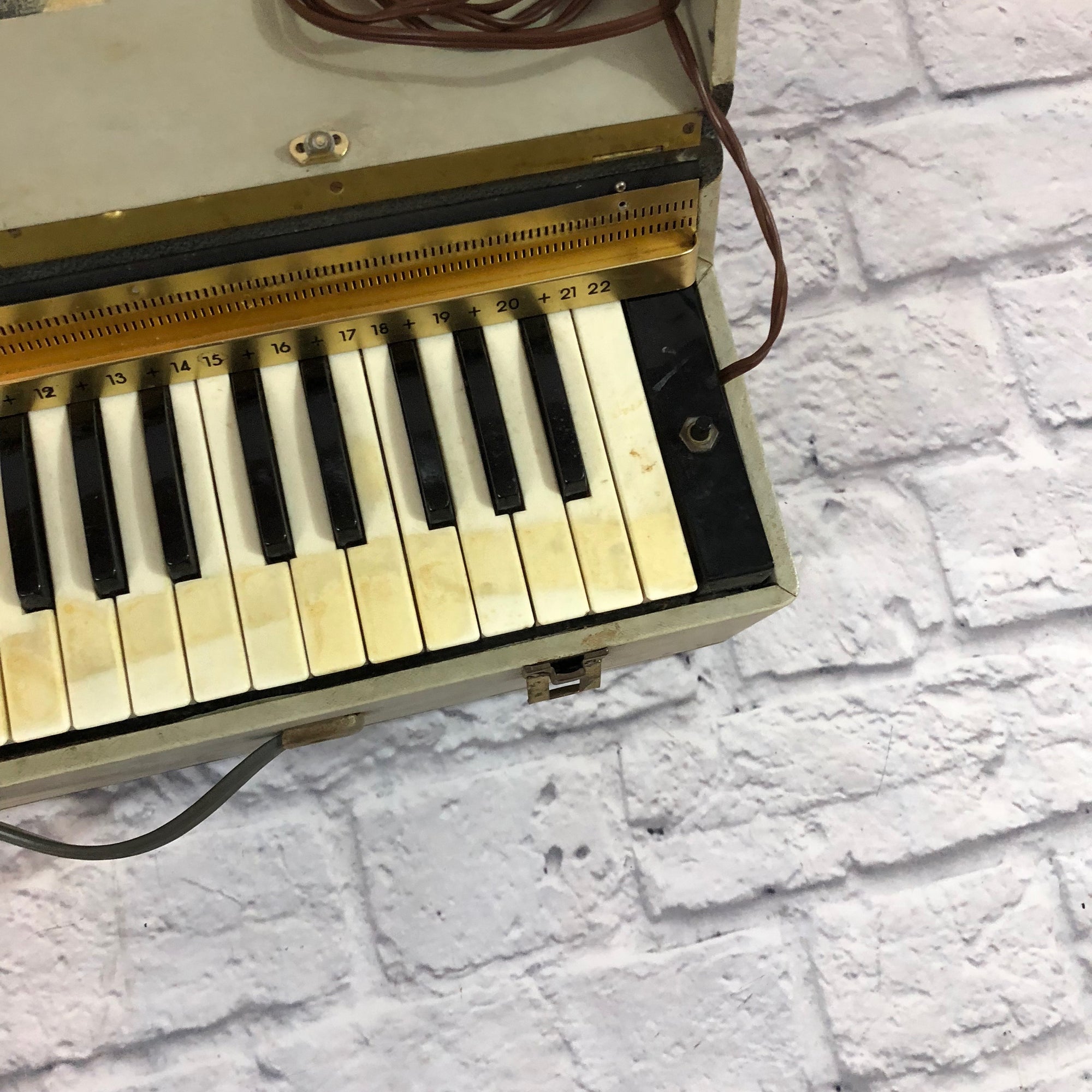 No Name 37 key Accordion Piano