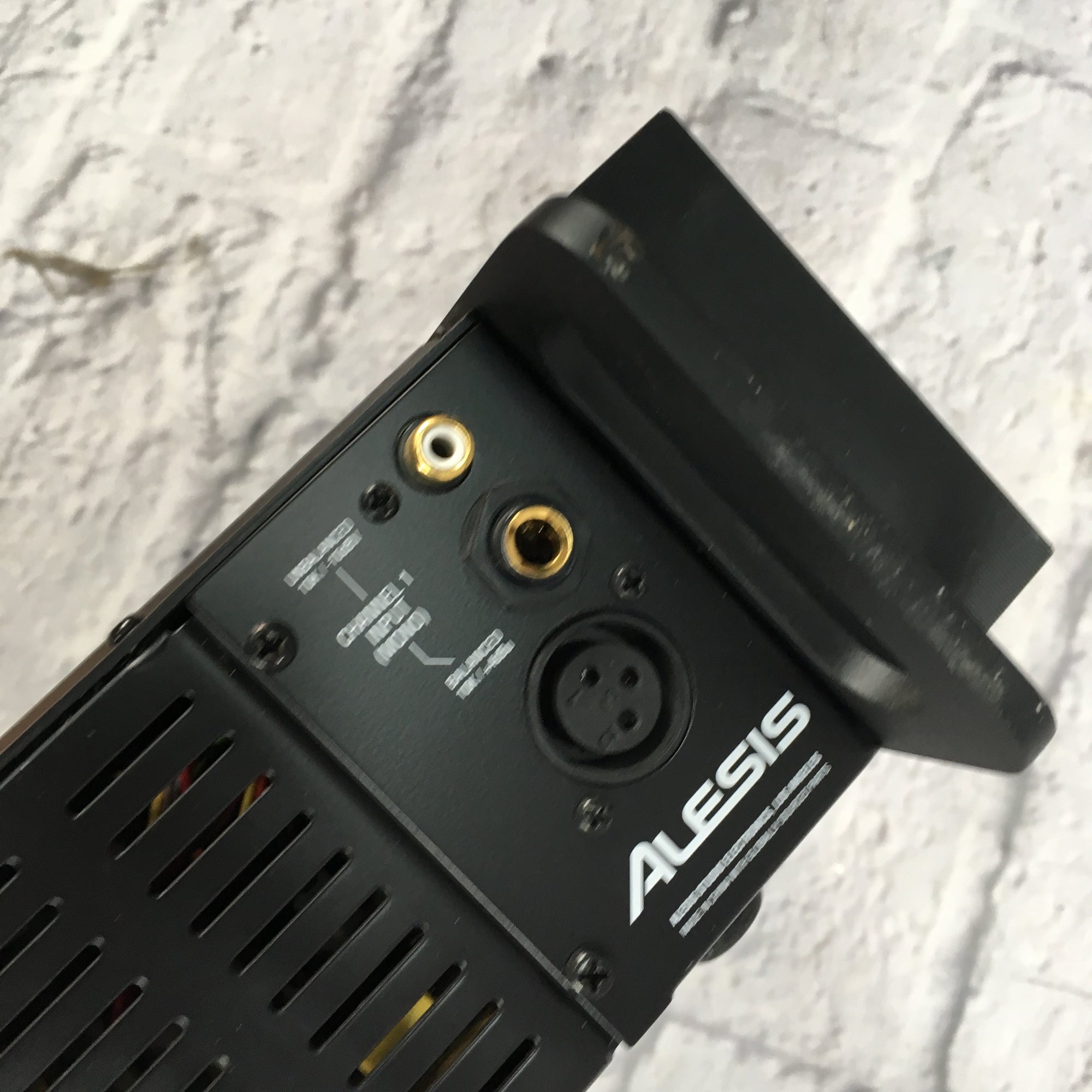 Alesis RS300 Power Amp