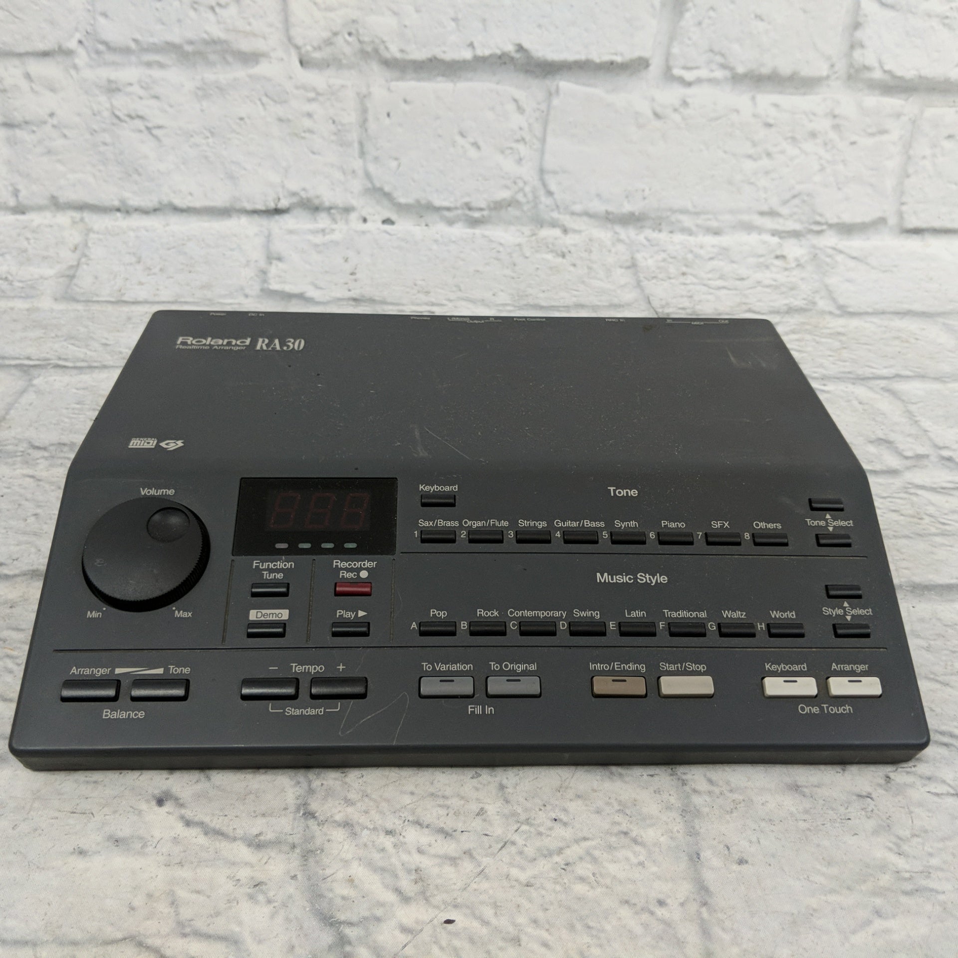 Roland RA-30 Real-Time MIDI Arranger - Evolution Music