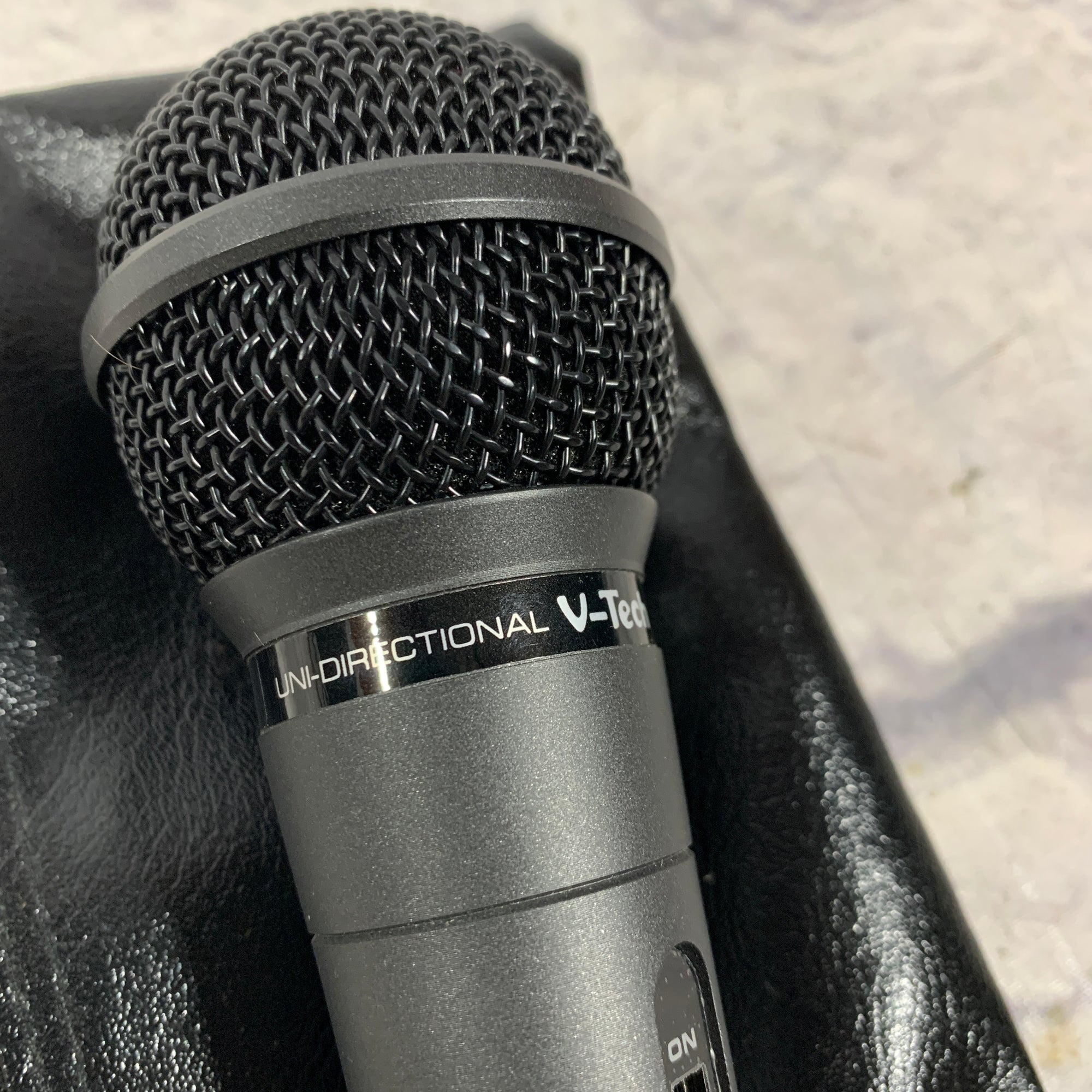 V-Tech VT-1040 Uni-Directional Dynamic Microphone