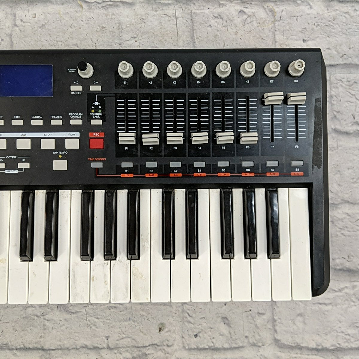AKAI MPK49 MIDIキーボード 製品情報：MPK49：AKAI professsional