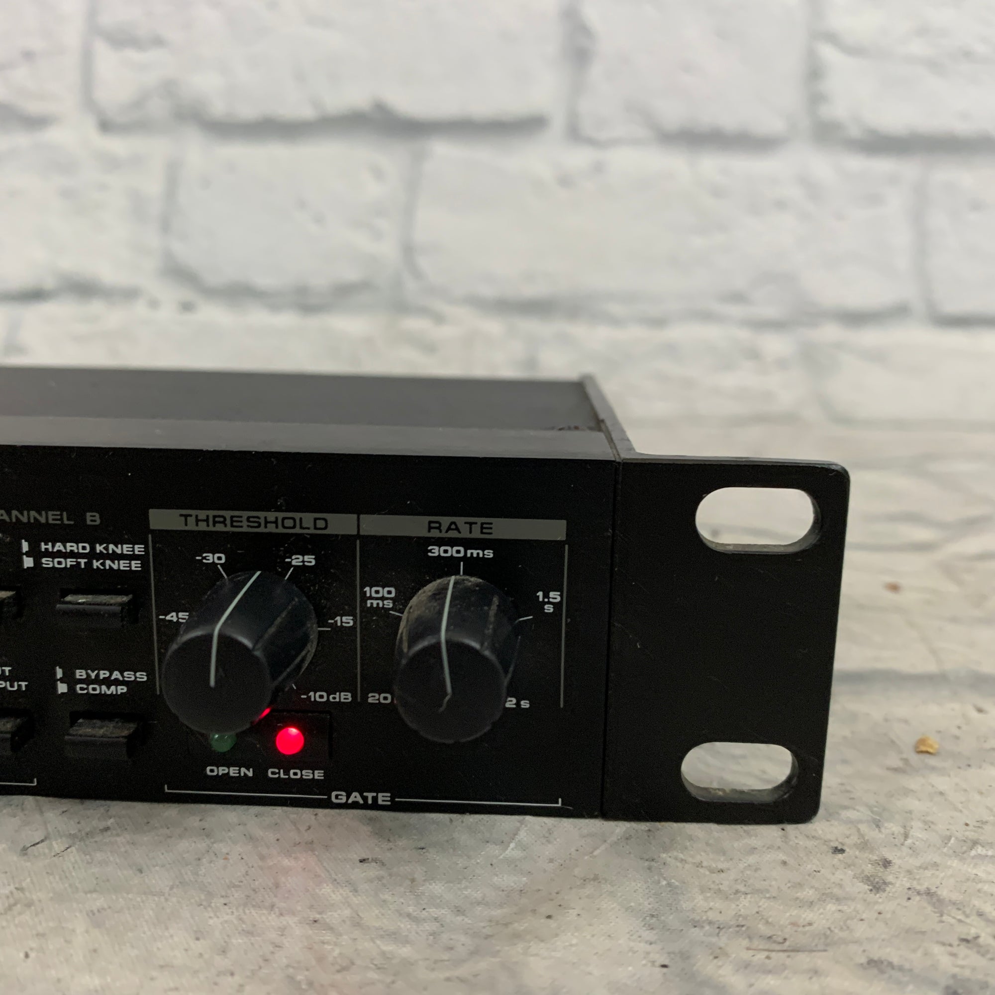 Alesis 3630 Dual-Channel Compressor / Limiter / Gate