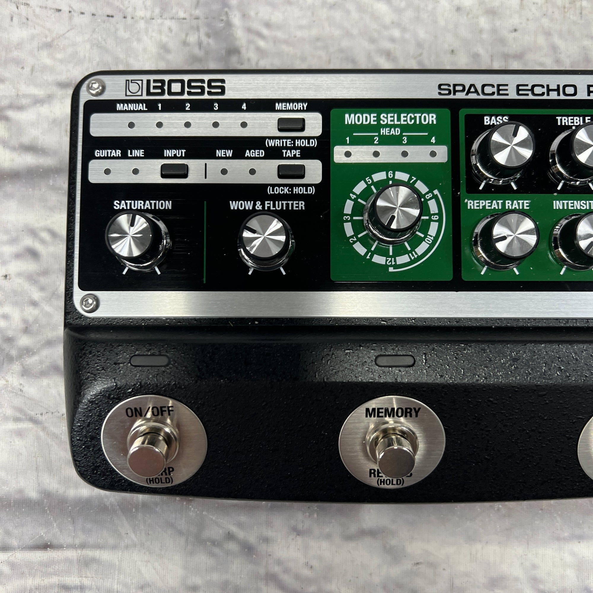 space delay pedal Boss RE-202 Space Echo Delay Pedal