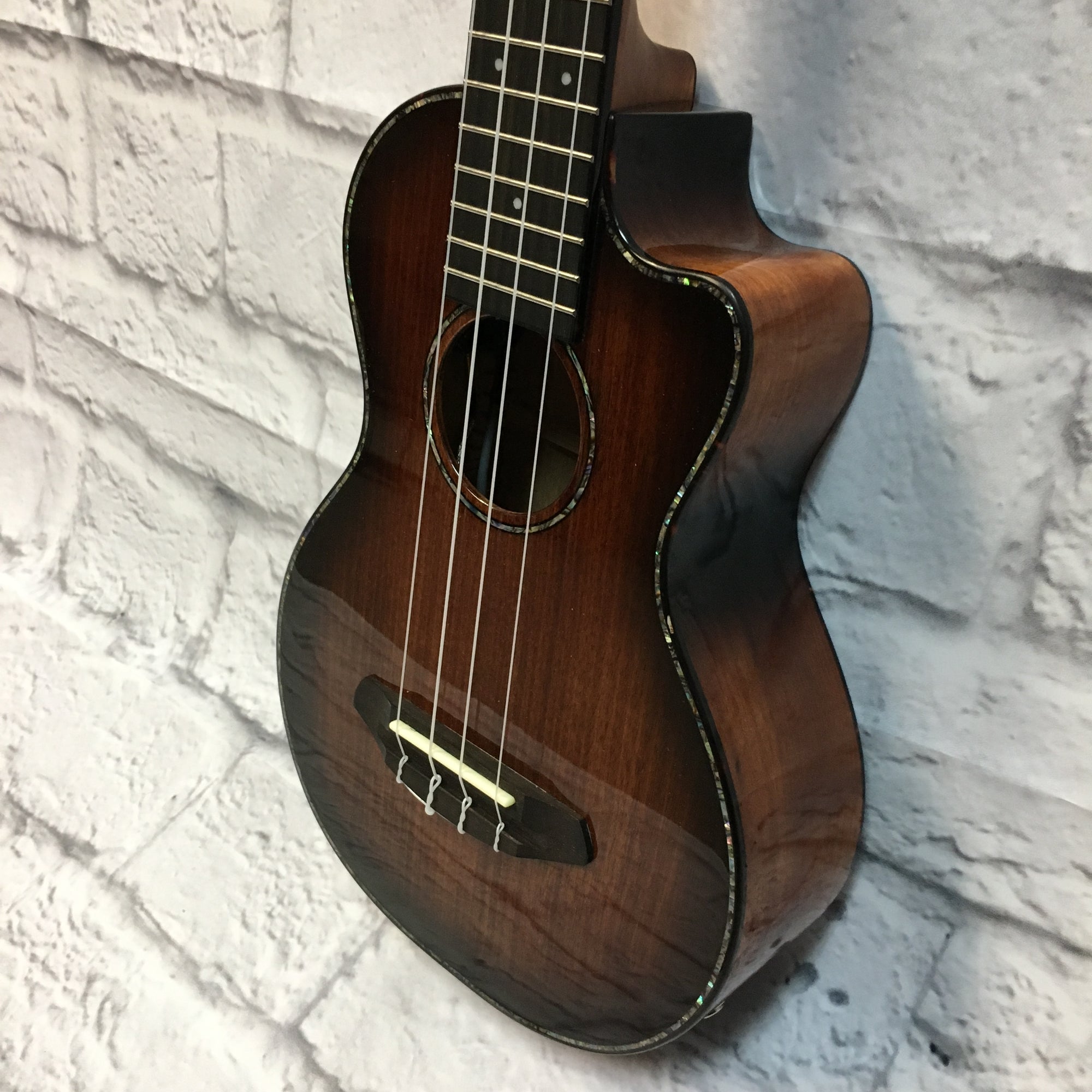 Breedlove Pursuit Ex Cu Ce Bo Acoustic Electric Ukulele