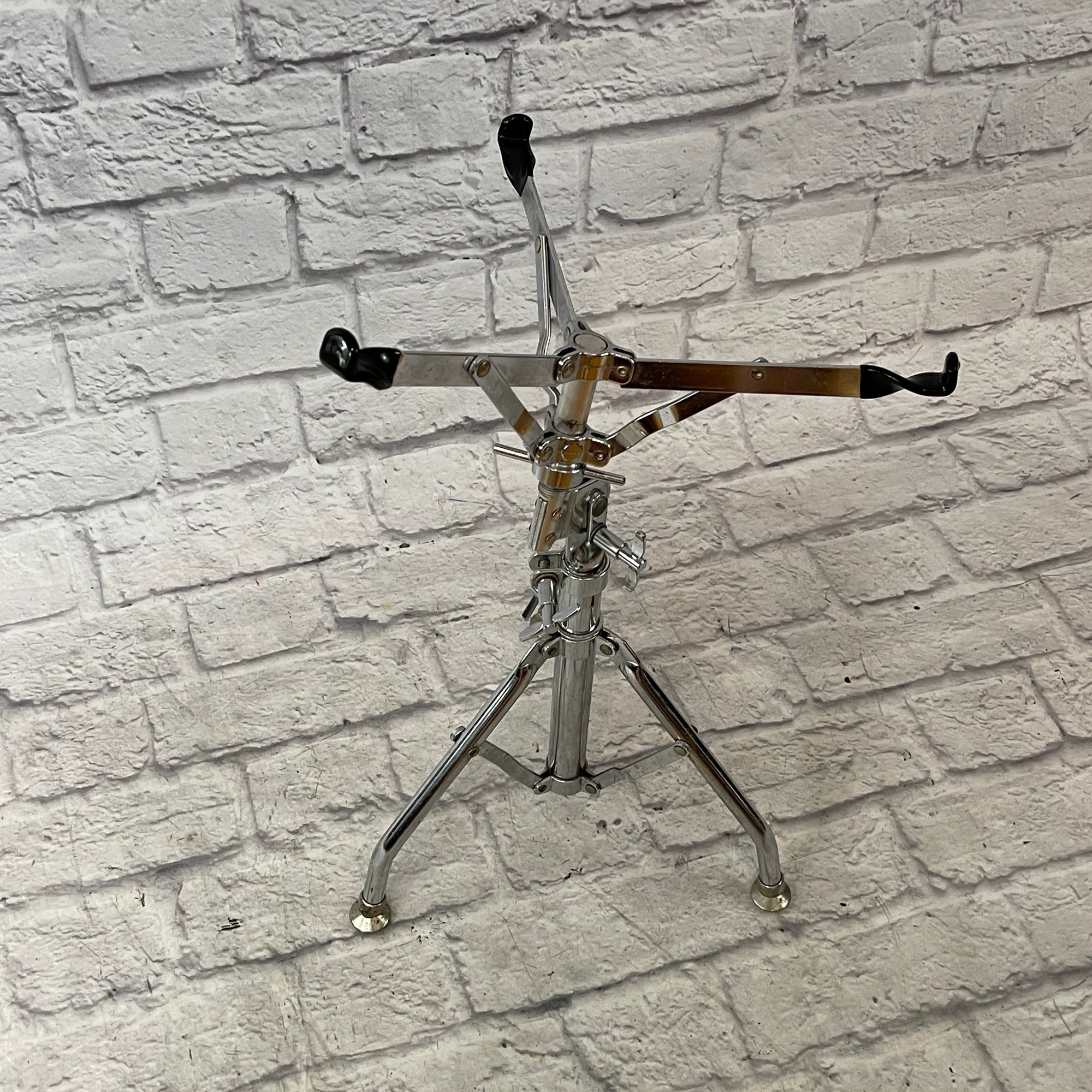 Vintage Ludwig Atlas Swivel Feet Snare Stand