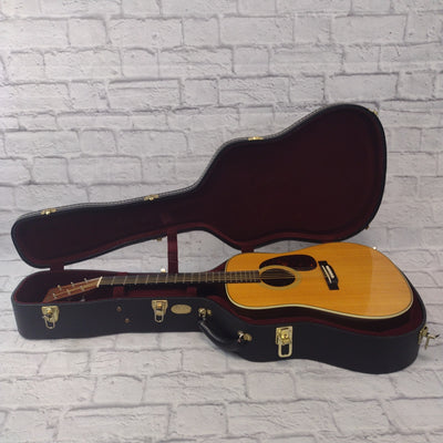 Martin Vintage Series HD28V with Case