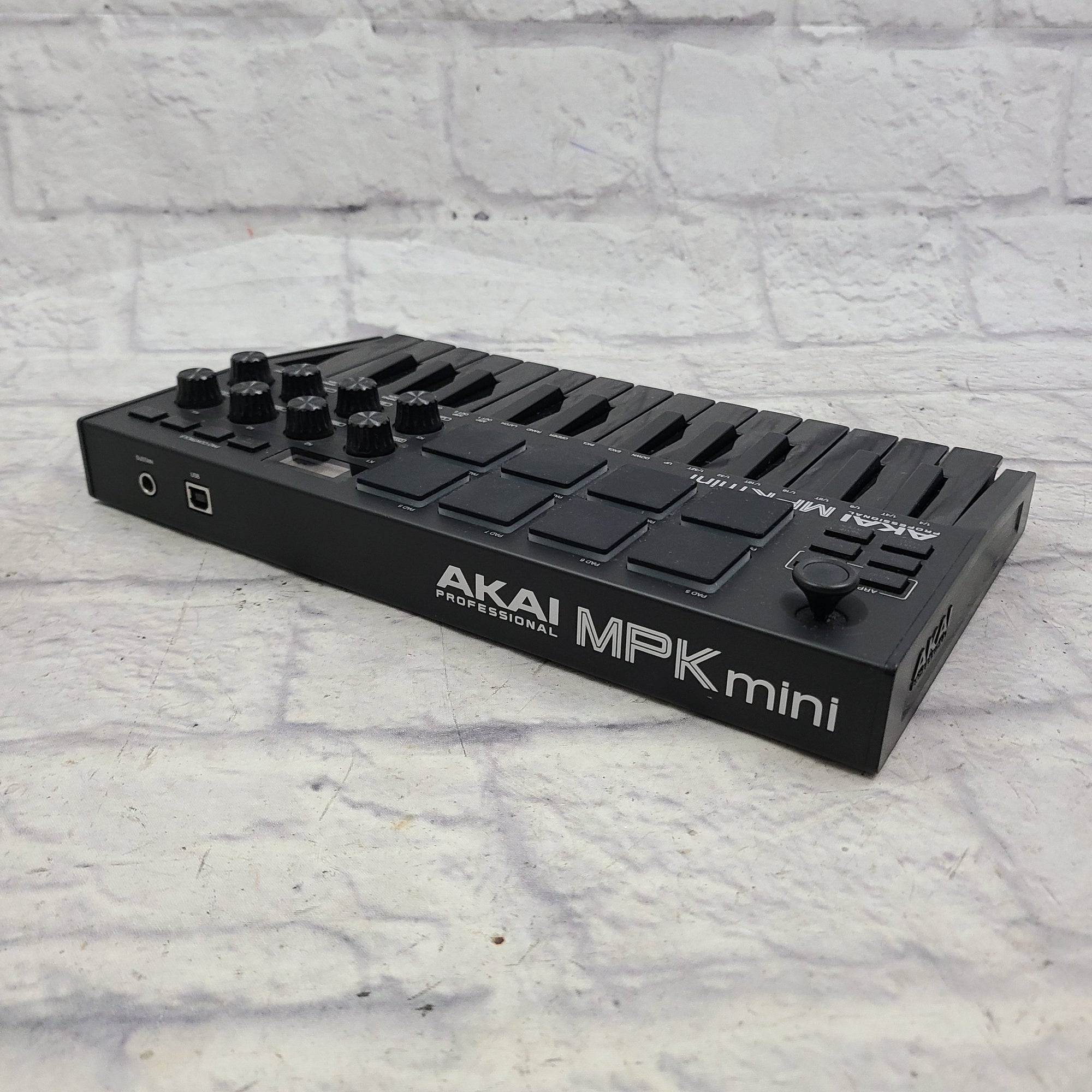 Akai MPK Mini Controller