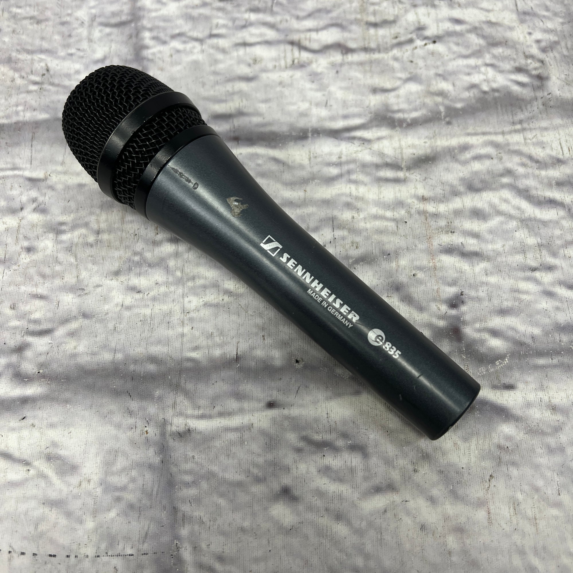 Sennheiser e835