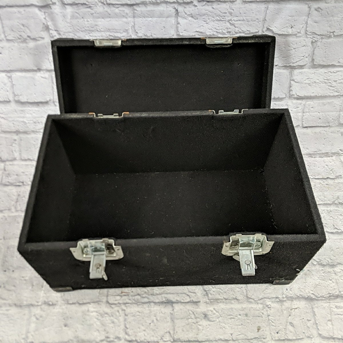 Unknown Carpeted Road Case  DJ Case