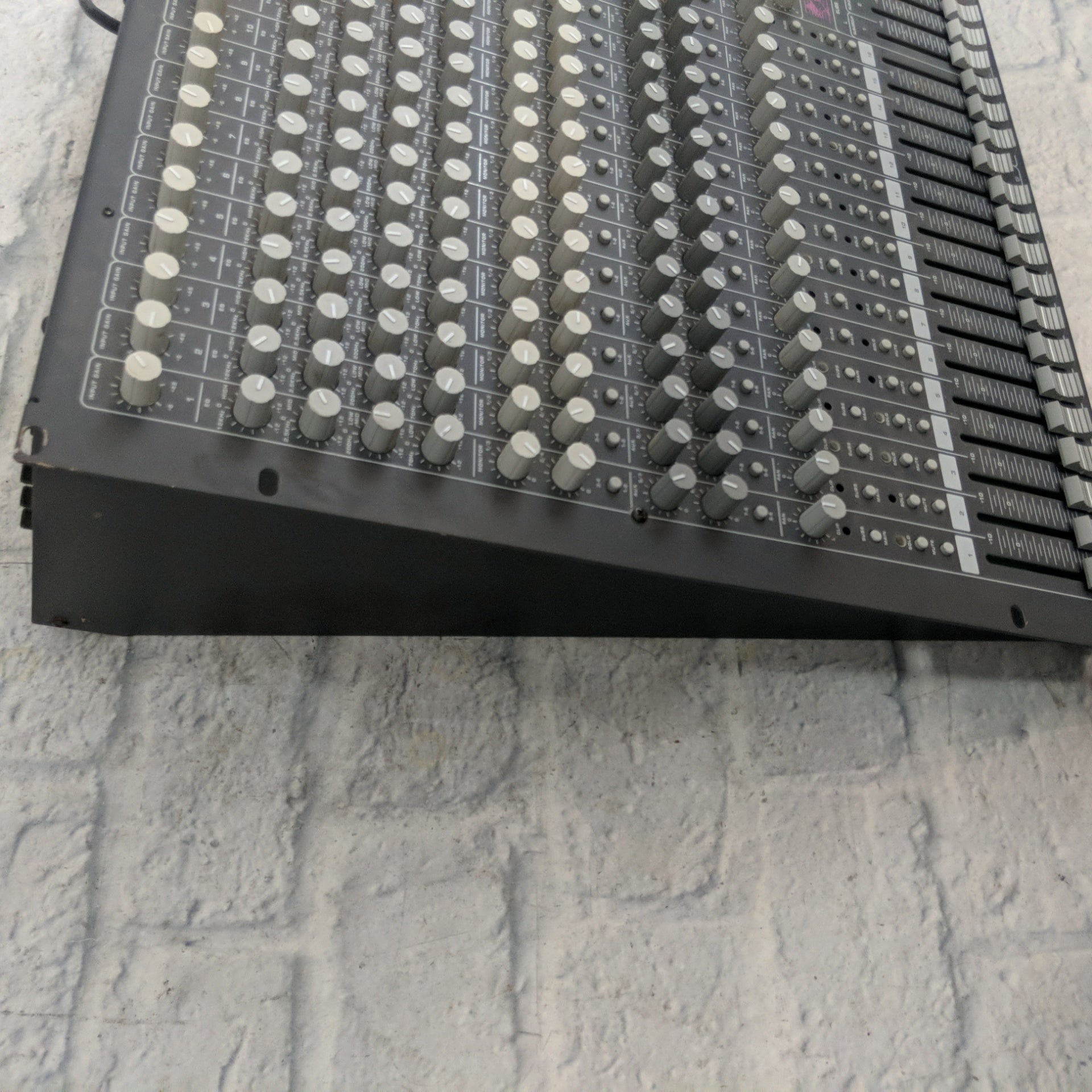 Art 2408 24 Channel Mixer