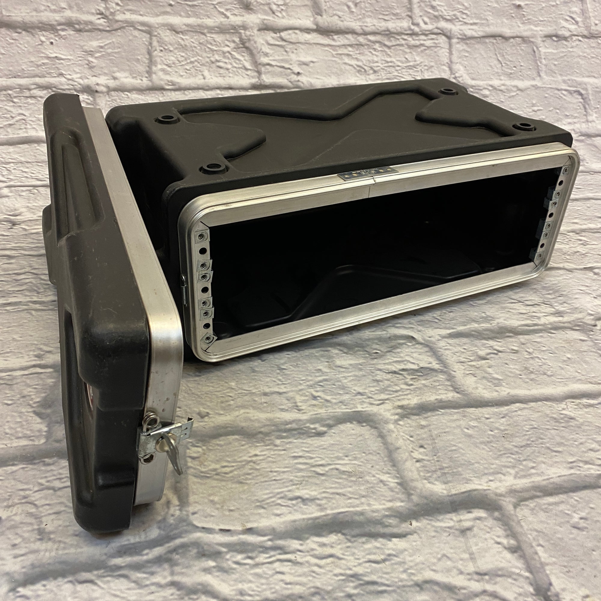 RocktronVelocity100& SKB 2Uラックケースセット RocktronVelocity100& SKB 2Uラックケースセット - 楽器・機材