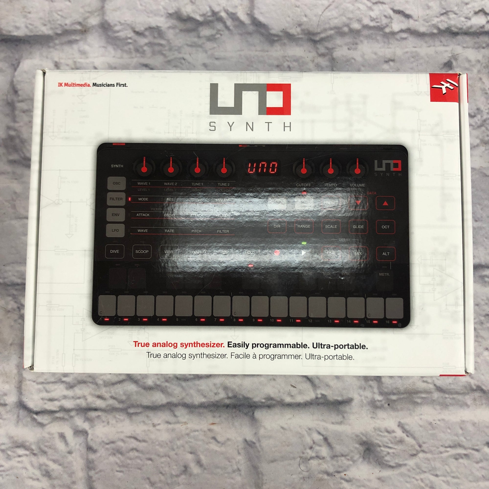 IK Multimedia Uno Analog Synthesizer