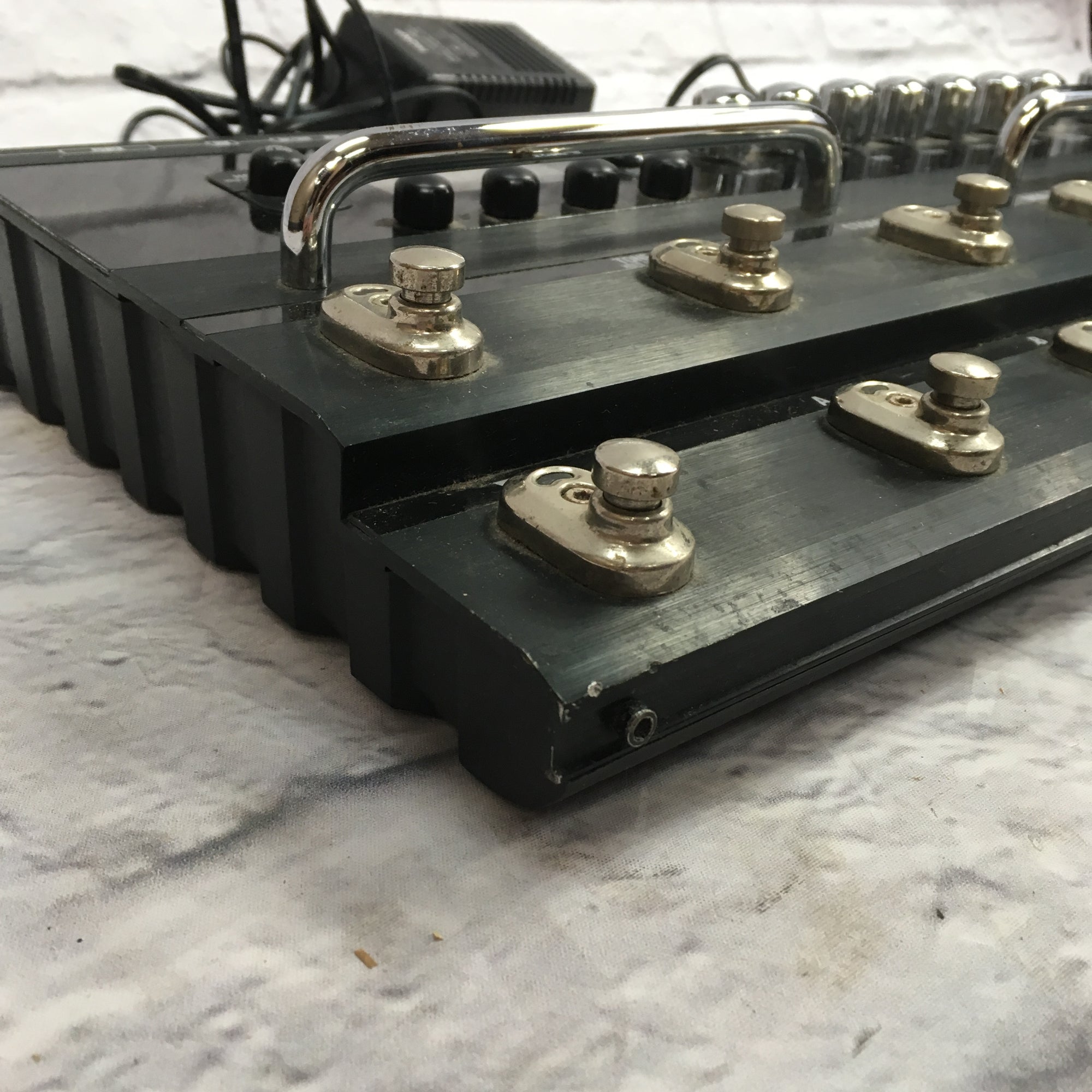 Line 6 Pod X3 Live Multi-Effects Pedal with Power Supply