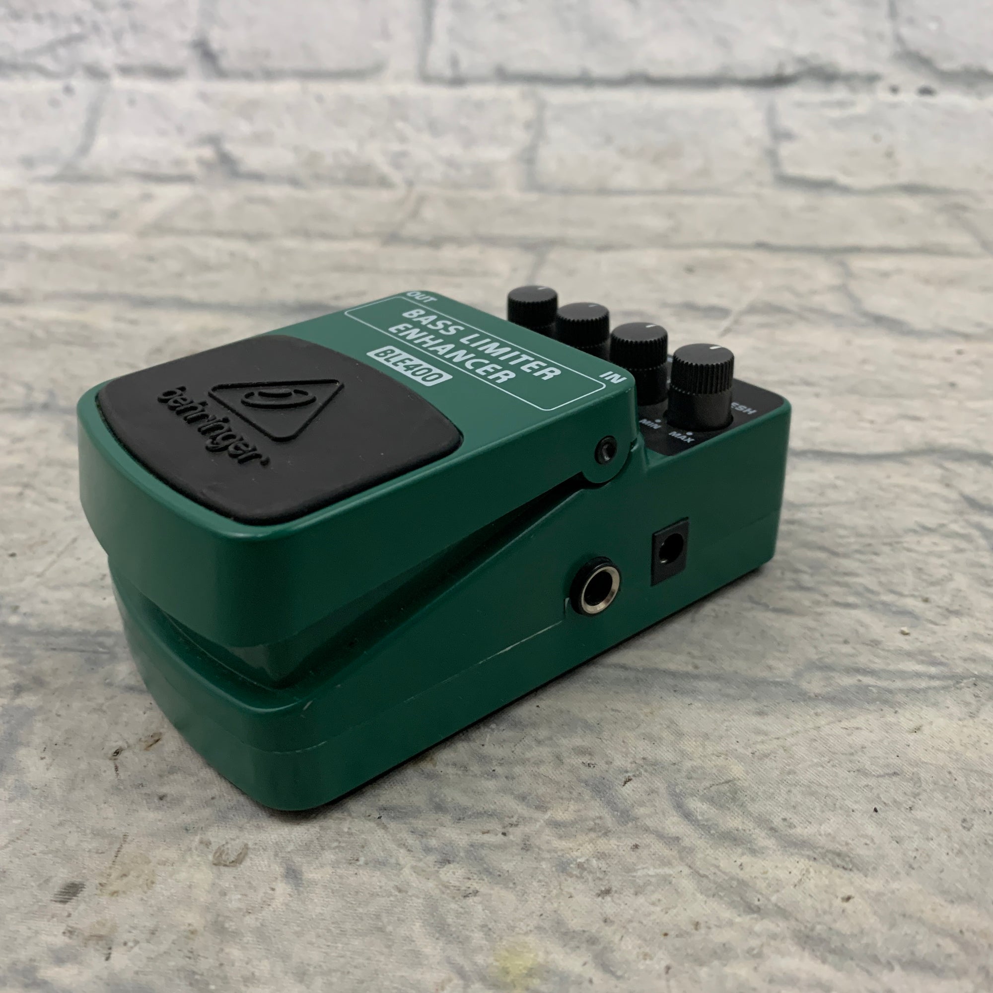 Behringer BLE400 Bass Limiter Enhancer Pedal