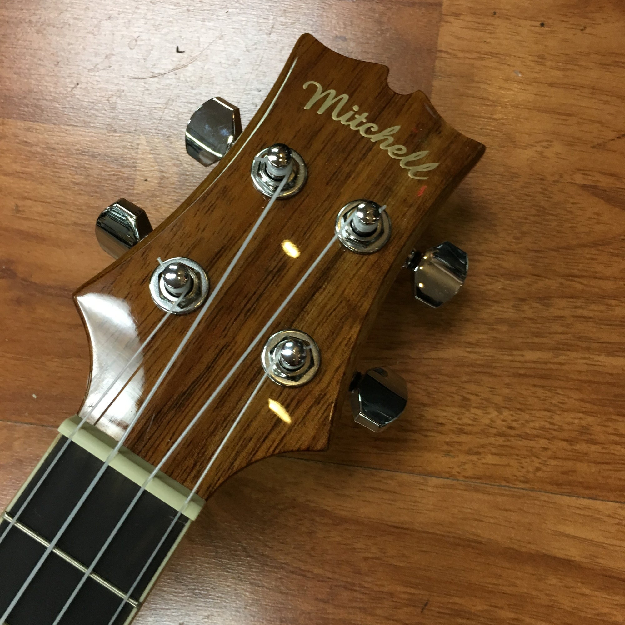 Mitchell MU-100CE Ukulele