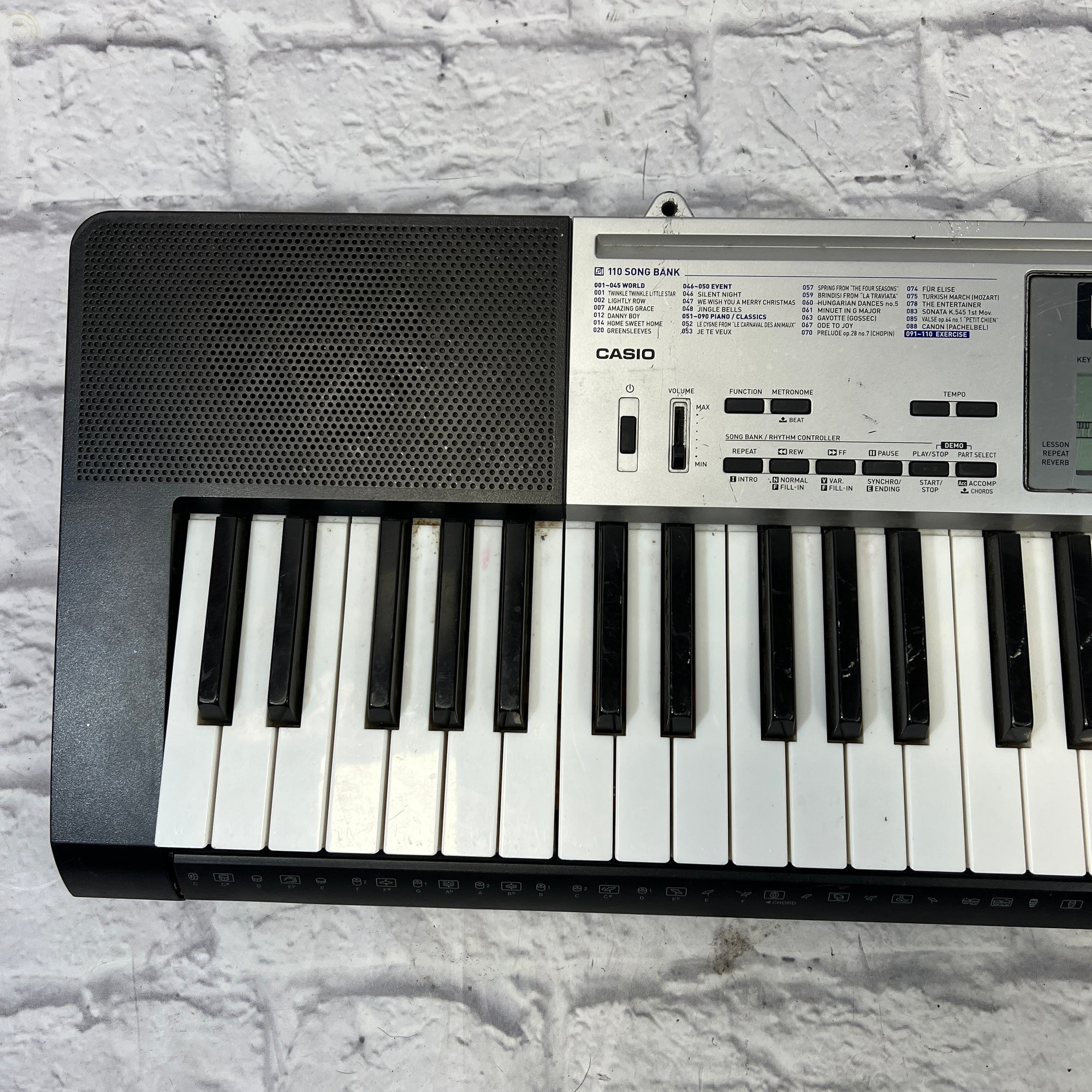 Casio LK 175 Electronic Keyboard Evolution Music