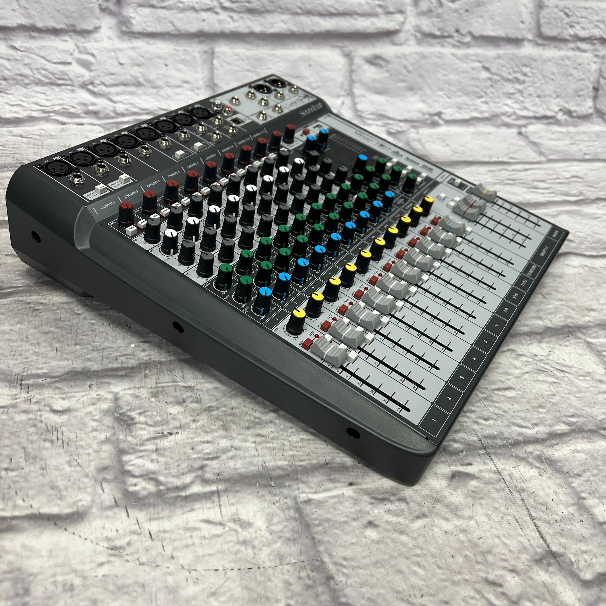 Soundcraft Signature 12 Mixer