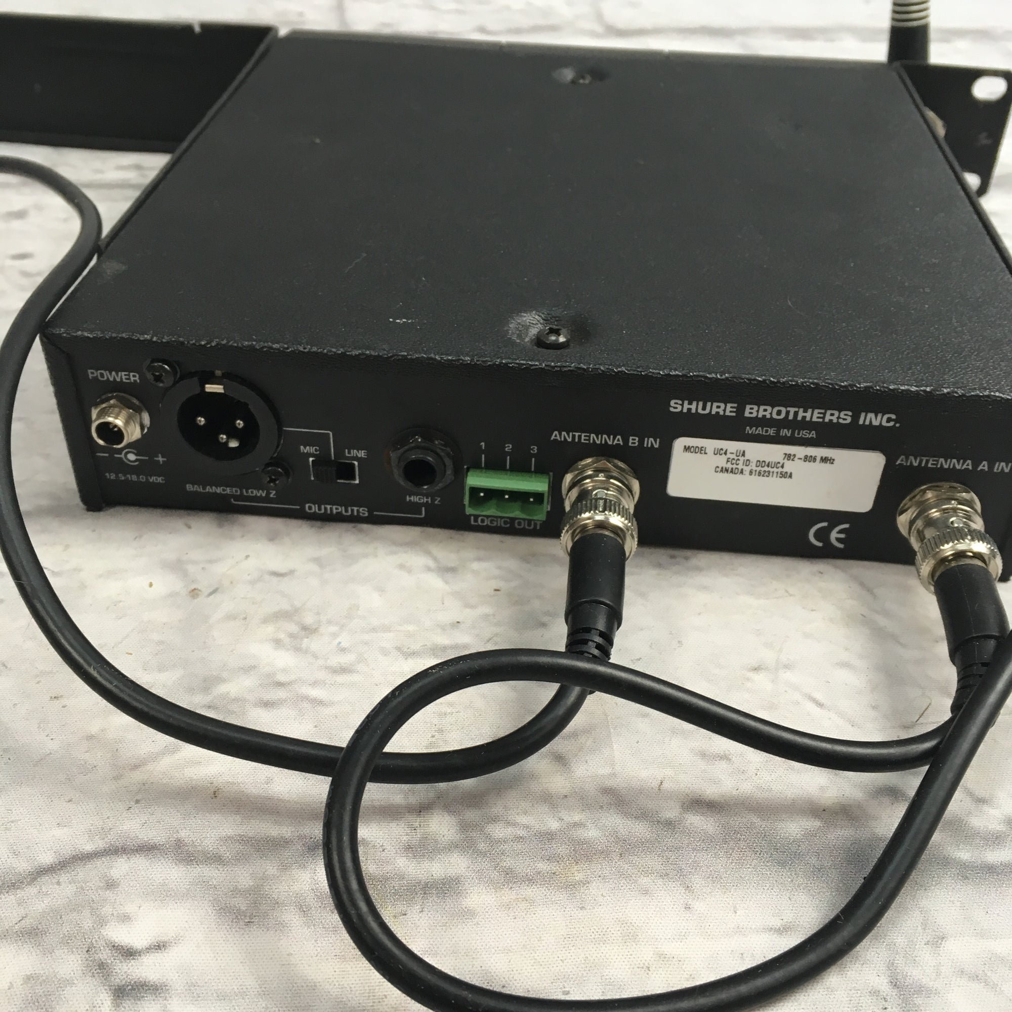 Shure UC4UA Wireless Microphone Outfit